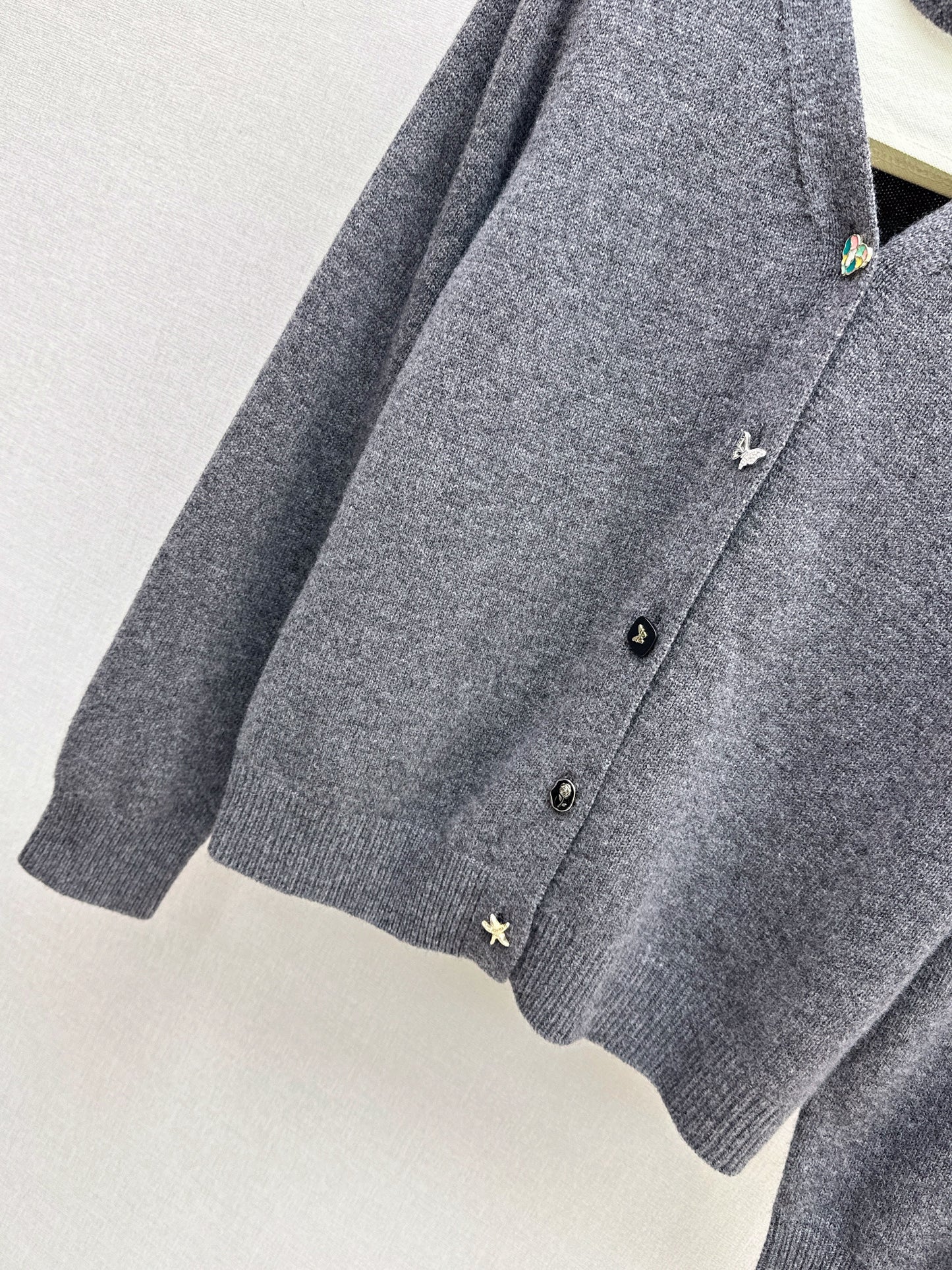 26SS NEUER Wollcardigan