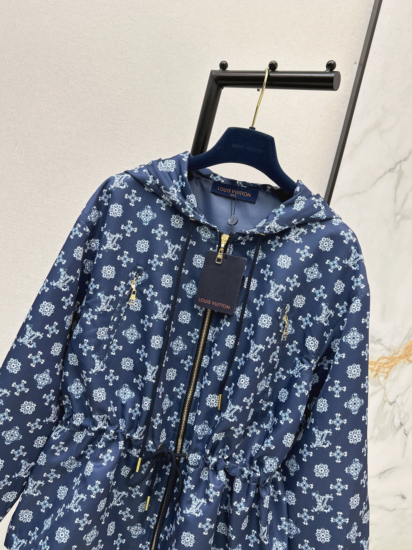 26SS NEUE Kapuzenjacke mit Kordelzug
