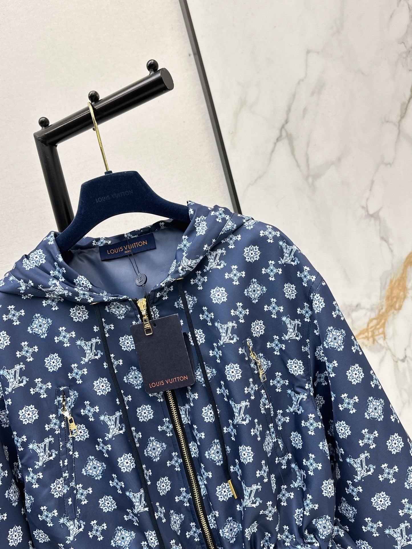 26SS NEUE Kapuzenjacke mit Kordelzug