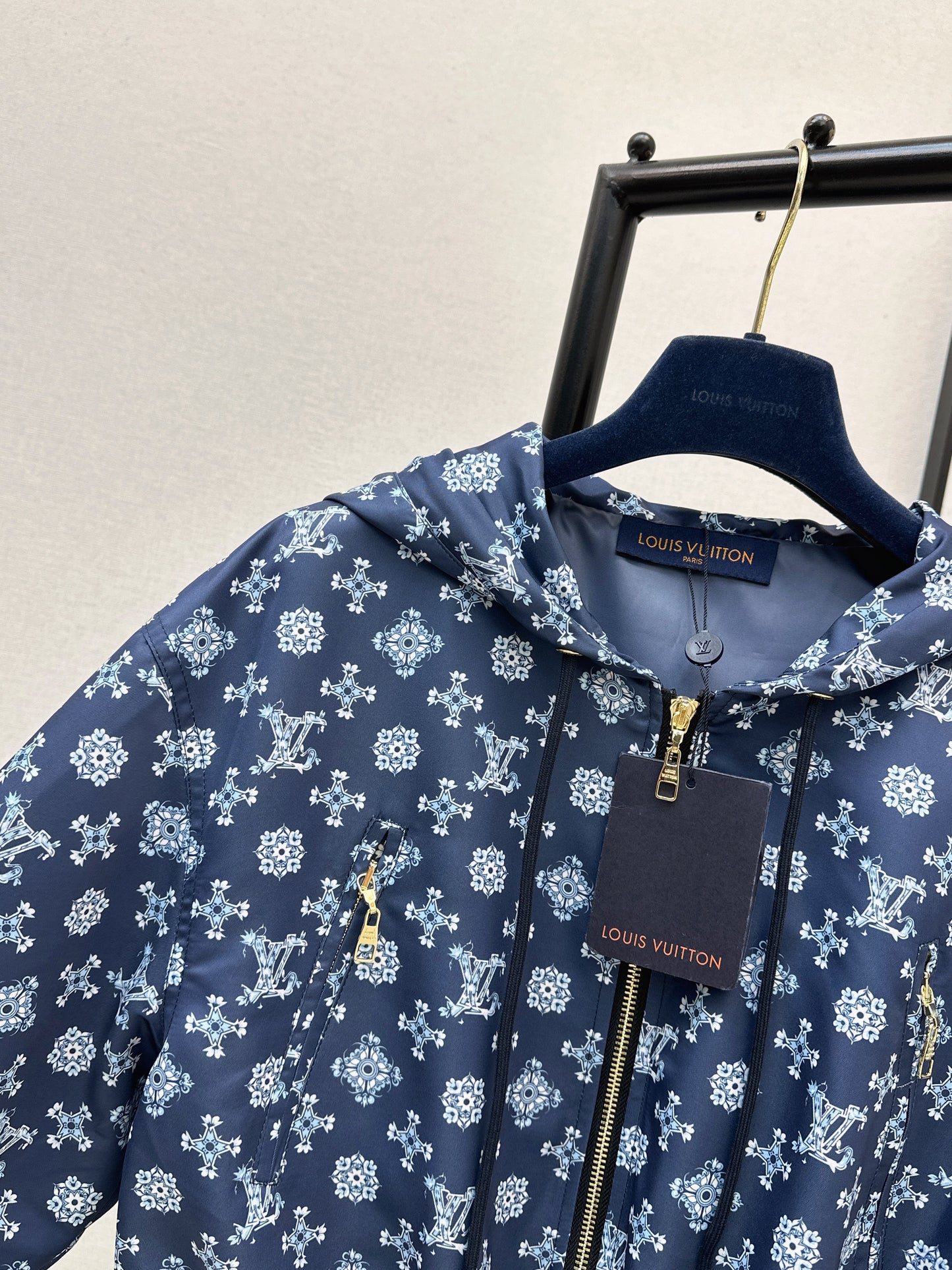 26SS NEUE Kapuzenjacke mit Kordelzug