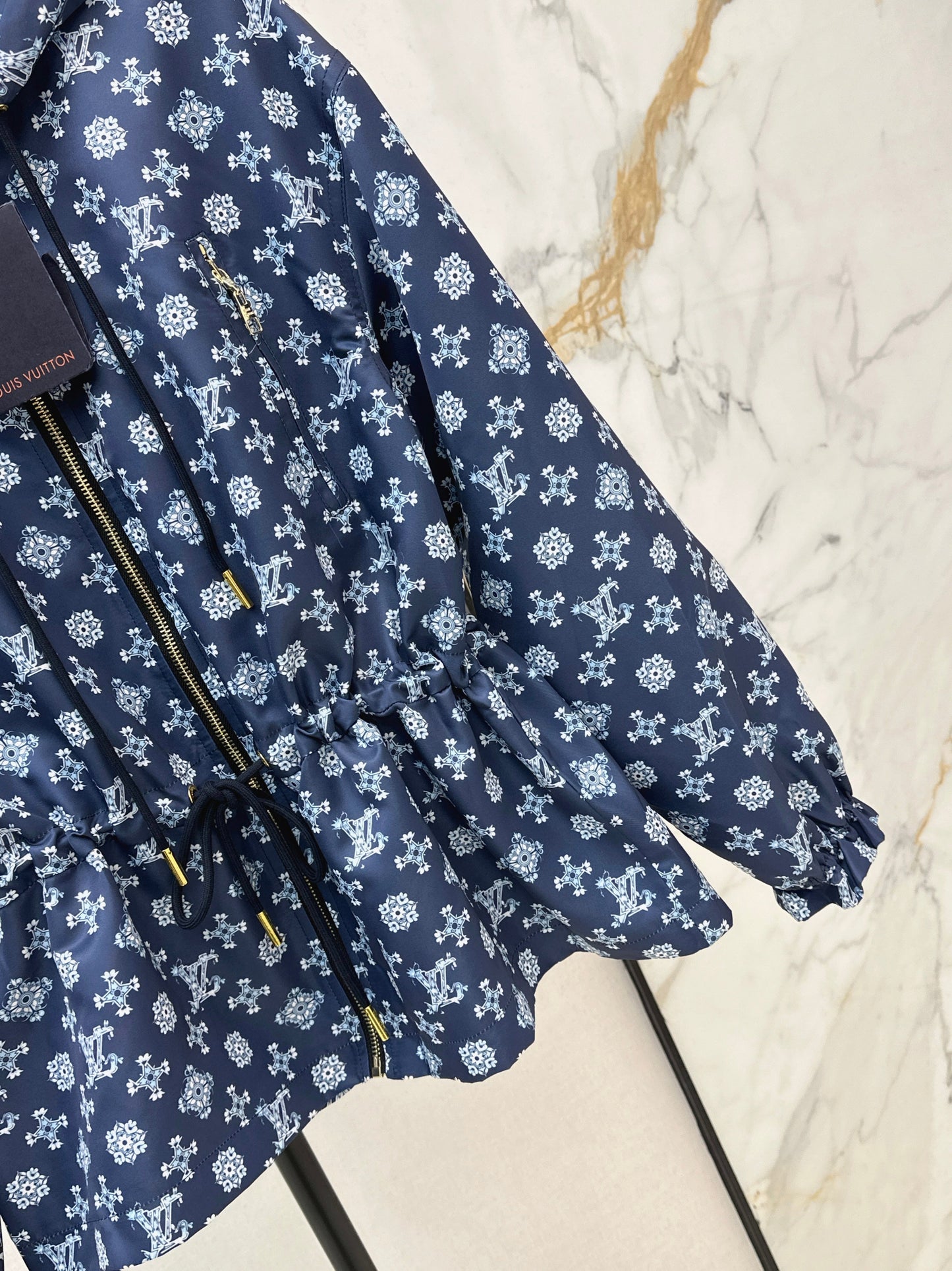 26SS NEUE Kapuzenjacke mit Kordelzug