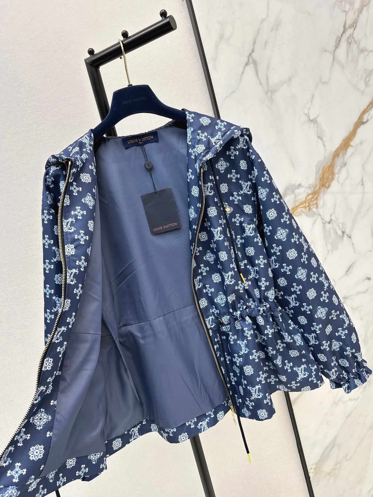26SS NEUE Kapuzenjacke mit Kordelzug
