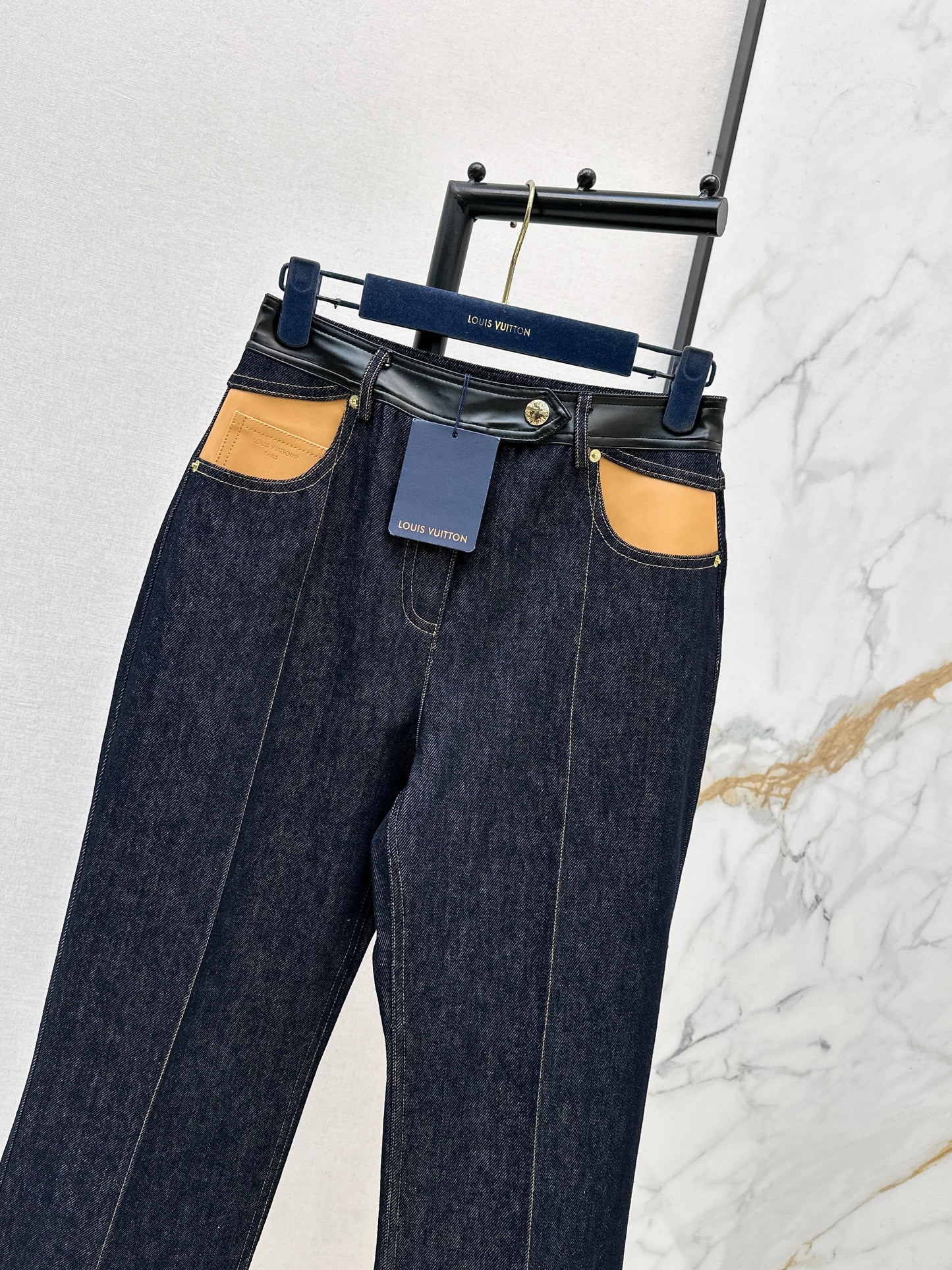 26SS NEUE Straight-Leg Jeans