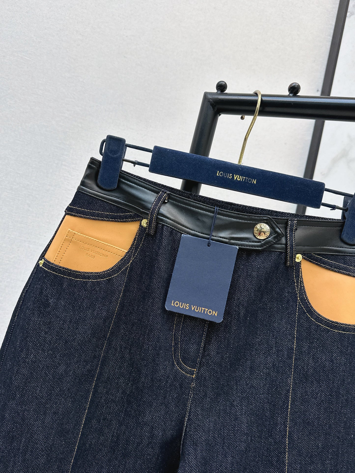 26SS NEUE Straight-Leg Jeans