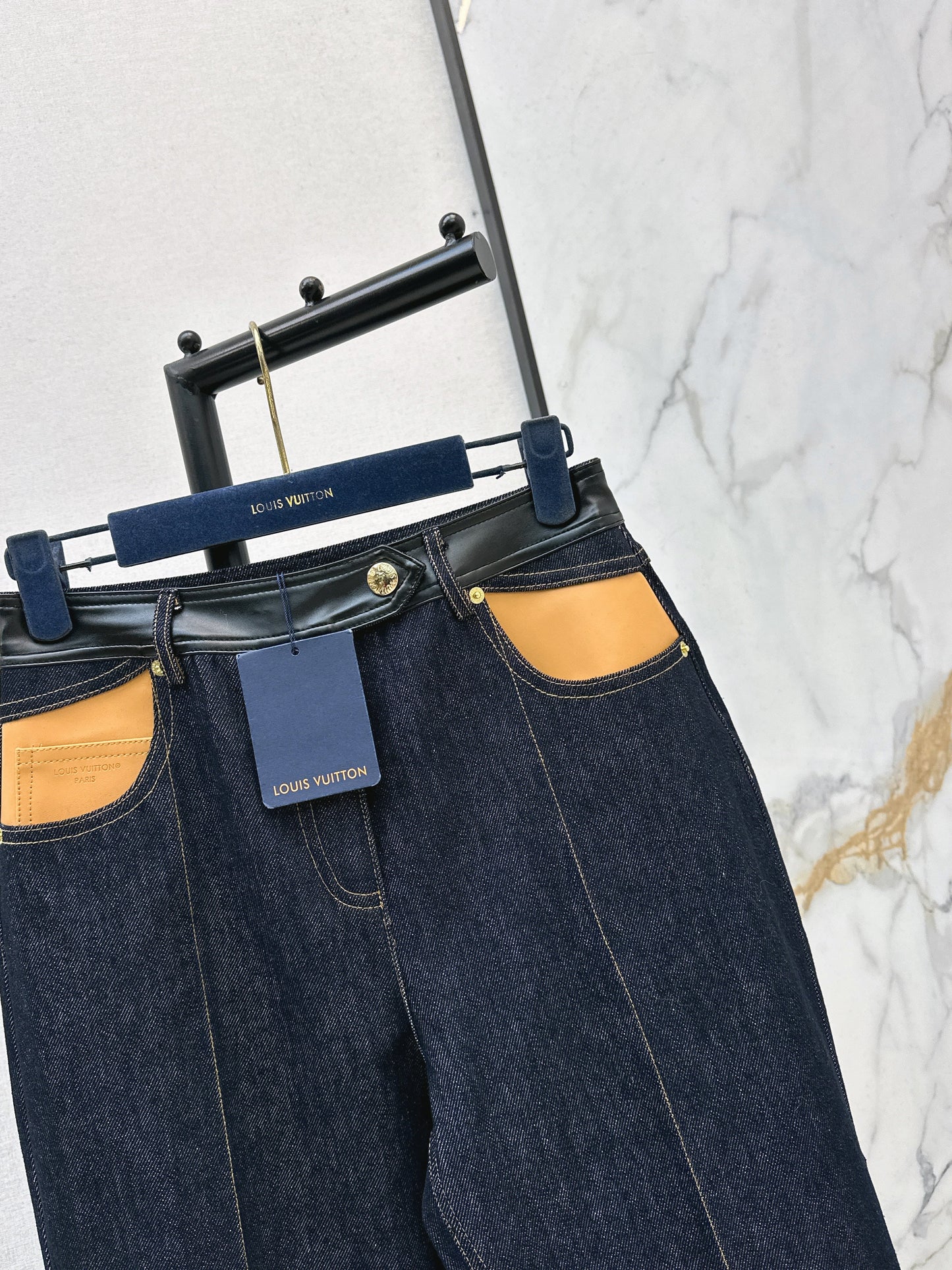 26SS NEUE Straight-Leg Jeans
