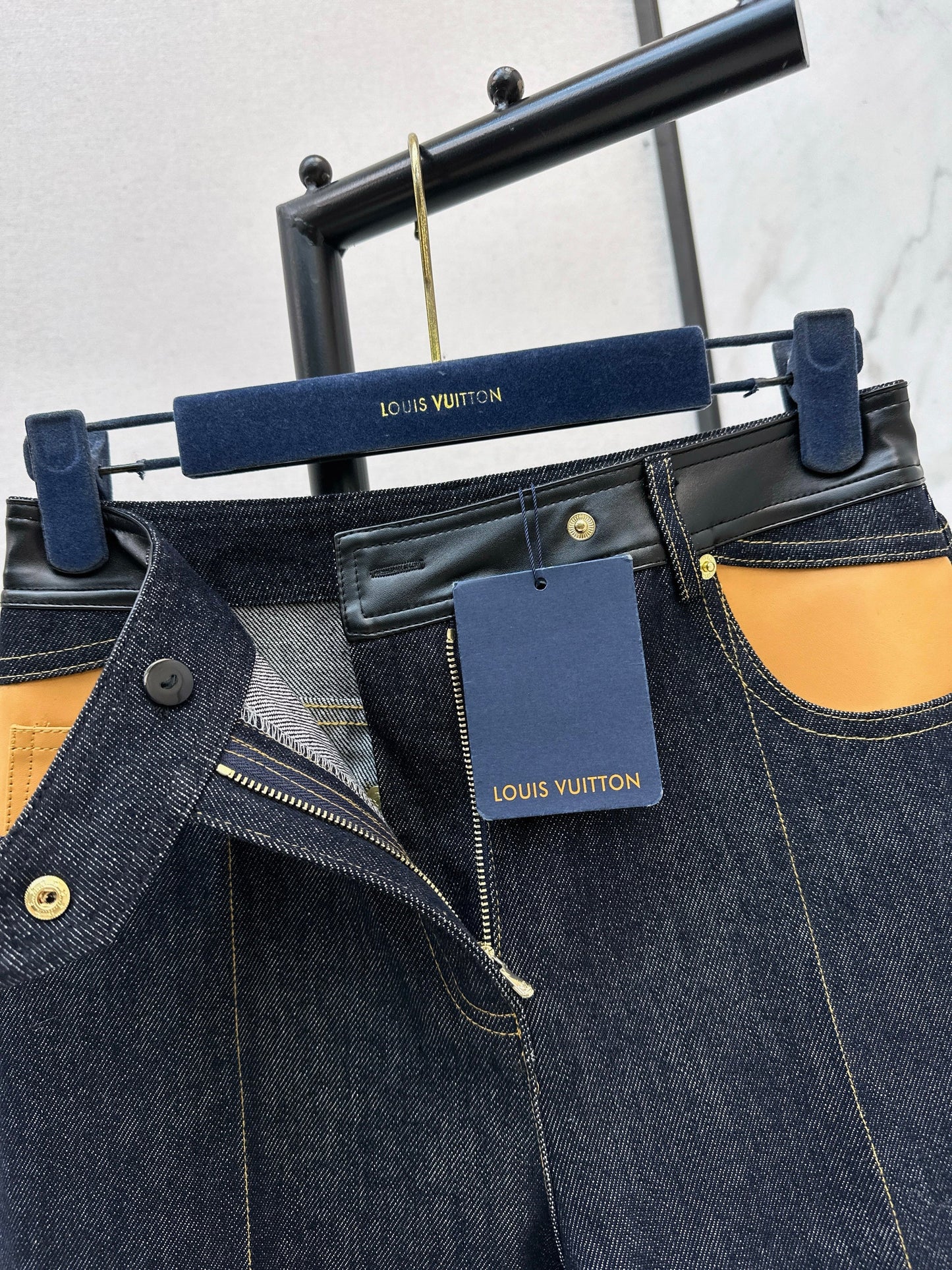 26SS NEUE Straight-Leg Jeans