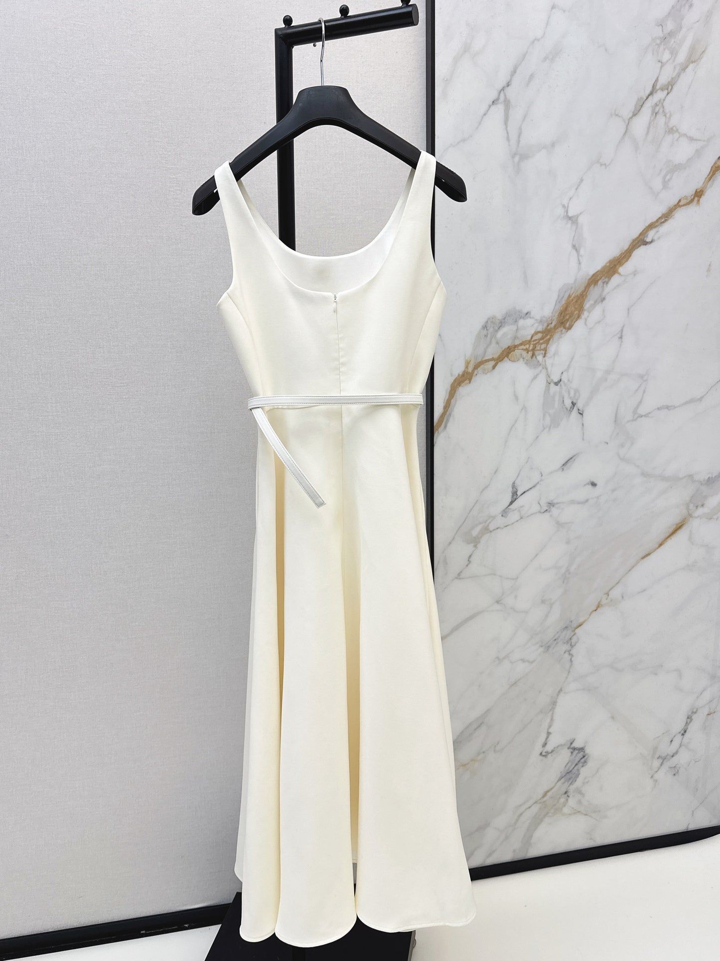 26SS NEW classic sleeveless belted dress