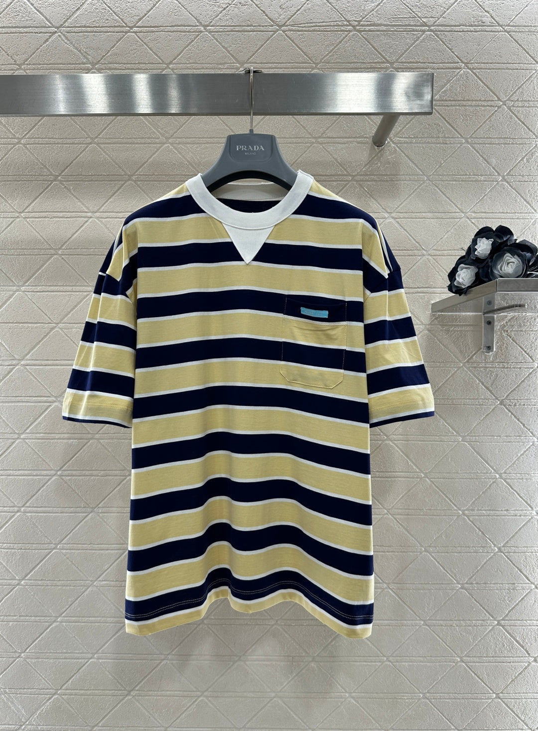 26SS NEUES Gestreiftes T-Shirt mit überschnittenen Schultern