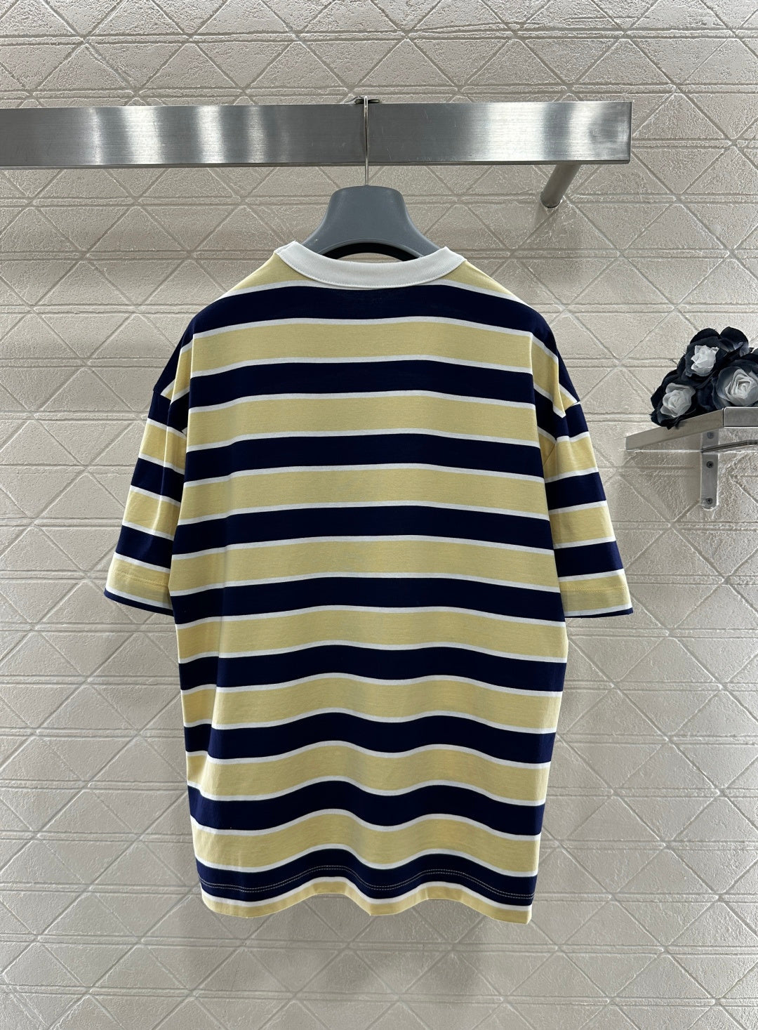 26SS NEUES Gestreiftes T-Shirt mit überschnittenen Schultern