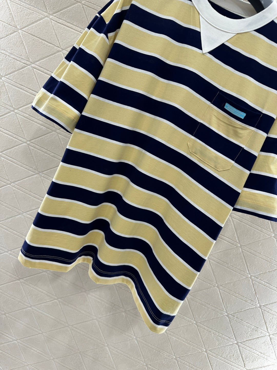 26SS NEUES Gestreiftes T-Shirt mit überschnittenen Schultern