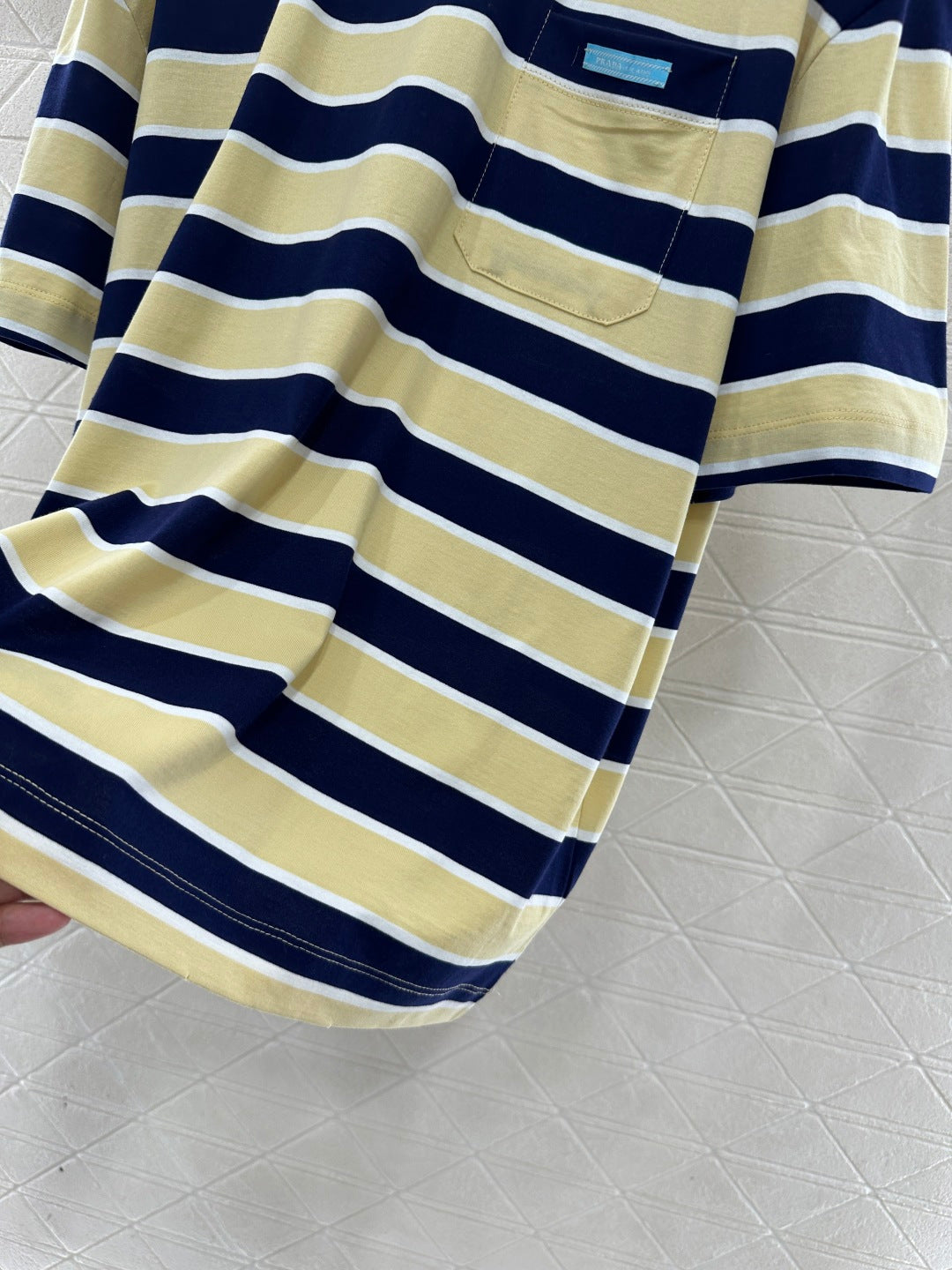 26SS NEUES Gestreiftes T-Shirt mit überschnittenen Schultern