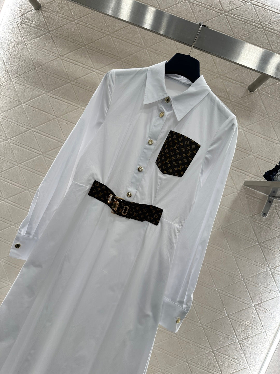 26SS NEUES Hemdkleid
