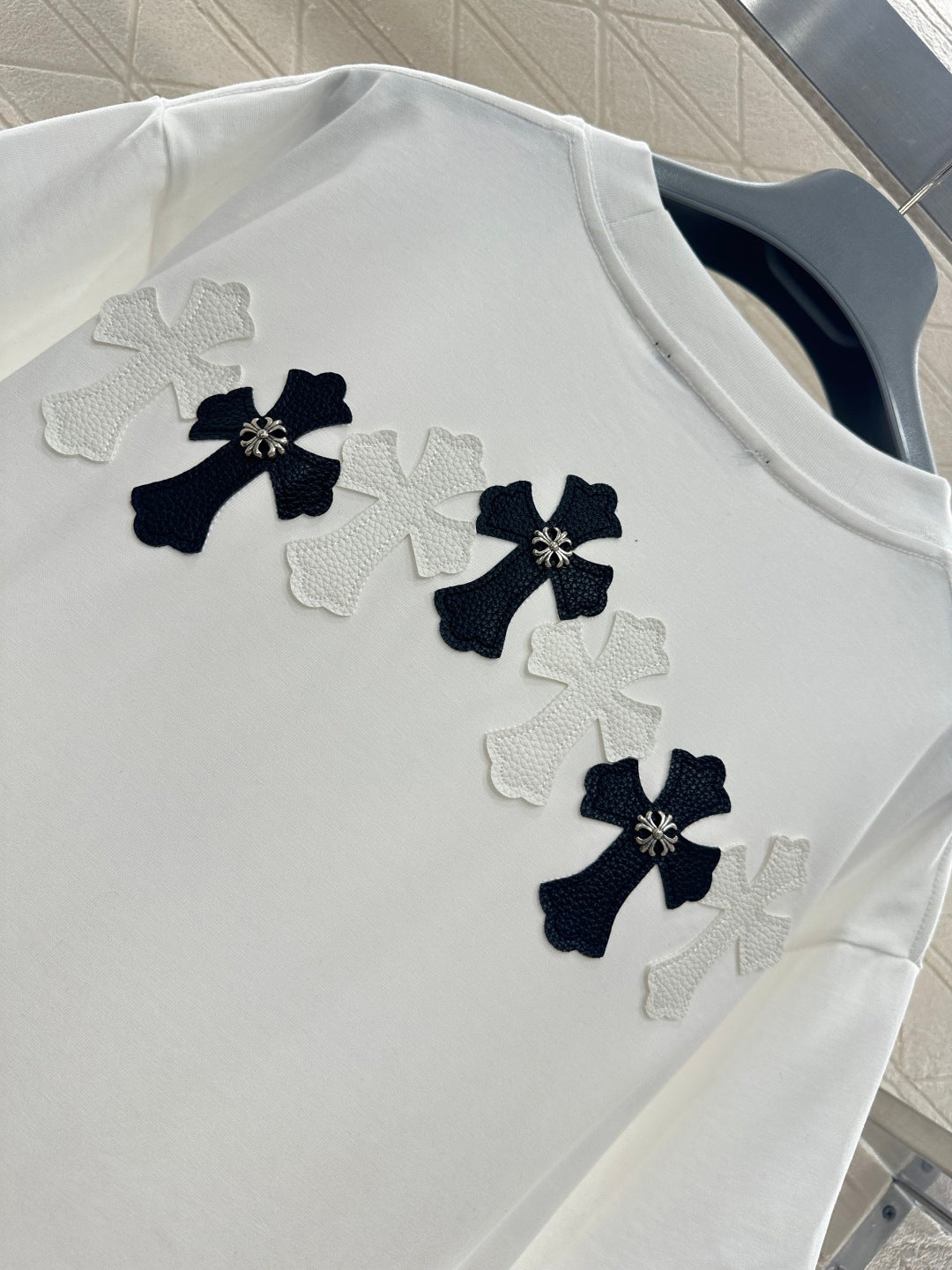 26SS NEUES Logo T-Shirt