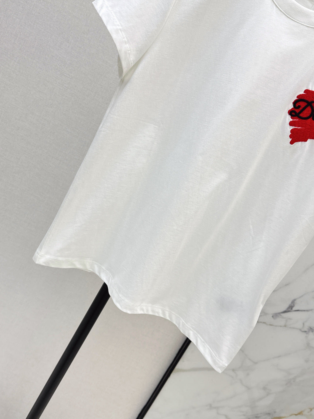 26SS NEU T-Shirts mit Herzaufdruck