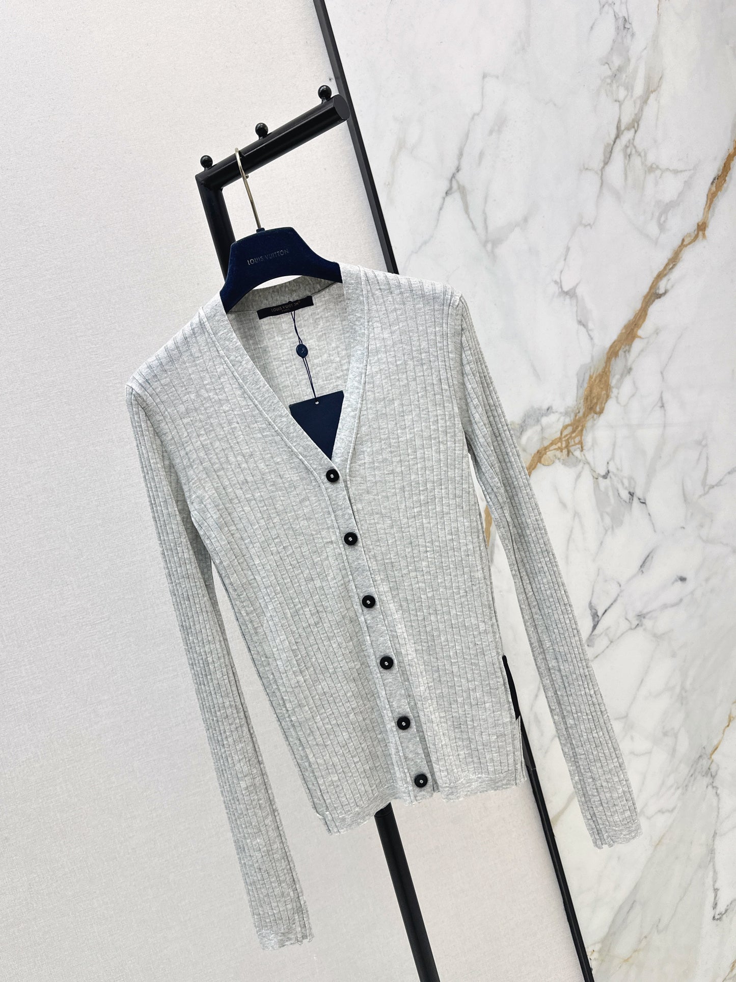 26SS NEW v-neck cardigan