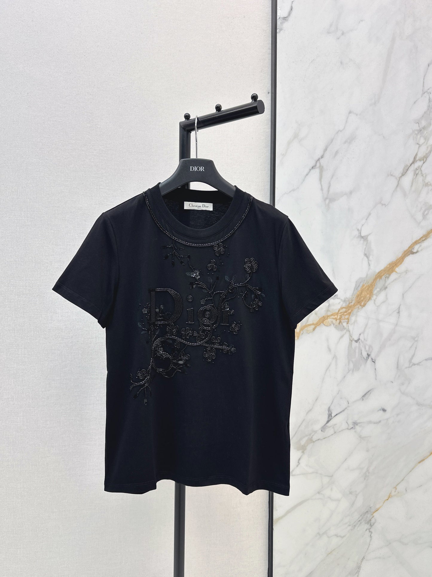 26SS NEUE T-Shirts mit 3D-Stickerei und Perlenbesatz