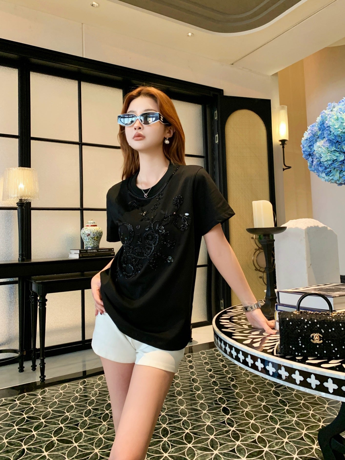 26SS NEUE T-Shirts mit 3D-Stickerei und Perlenbesatz