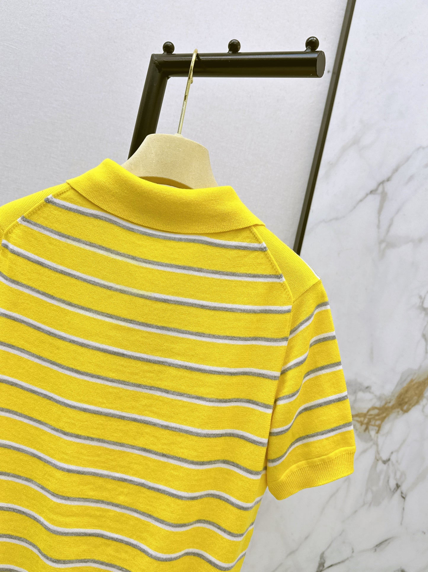 26SS NEUER gestreifter Polo-Strickpullover