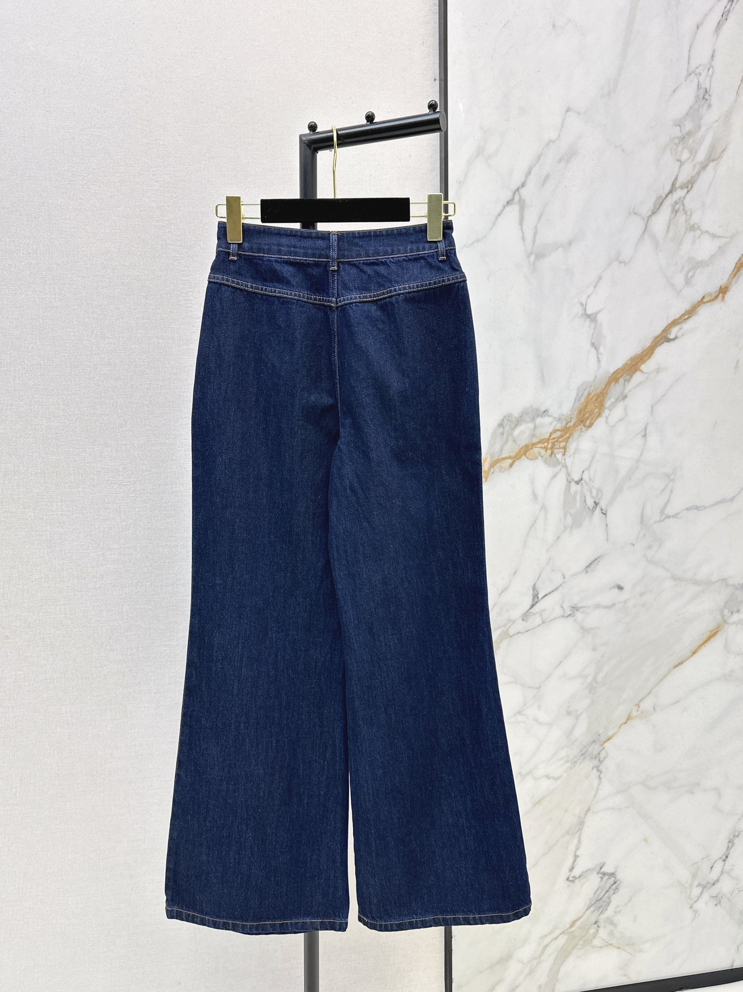26SS NEUE Schlagjeans mit Herzmotiv