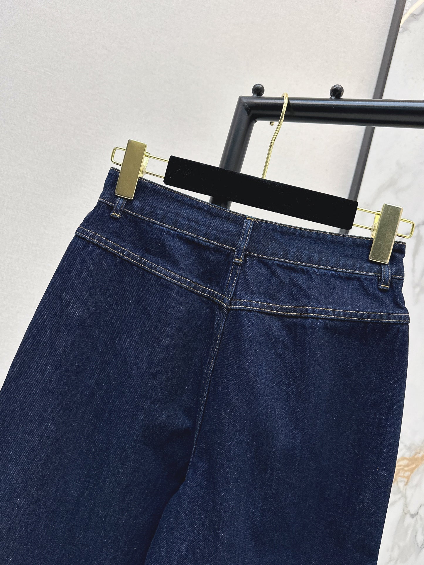 26SS NEUE Schlagjeans mit Herzmotiv