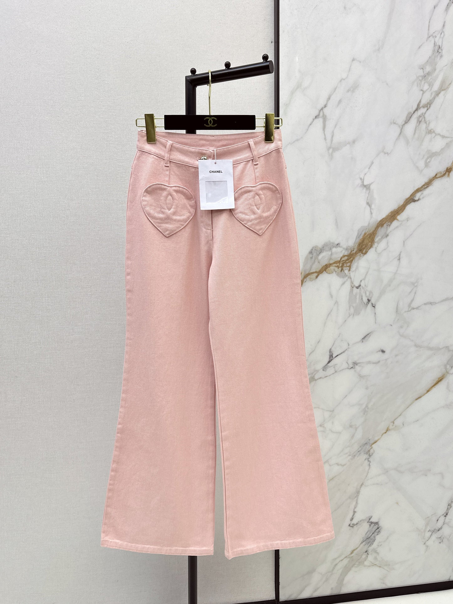 26SS NEUE Schlagjeans mit Herzmotiv