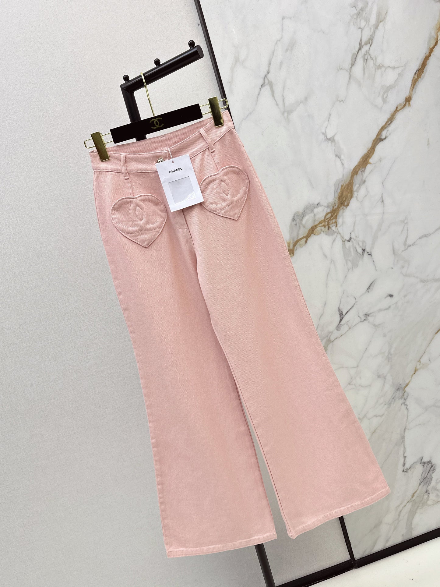 26SS NEUE Schlagjeans mit Herzmotiv