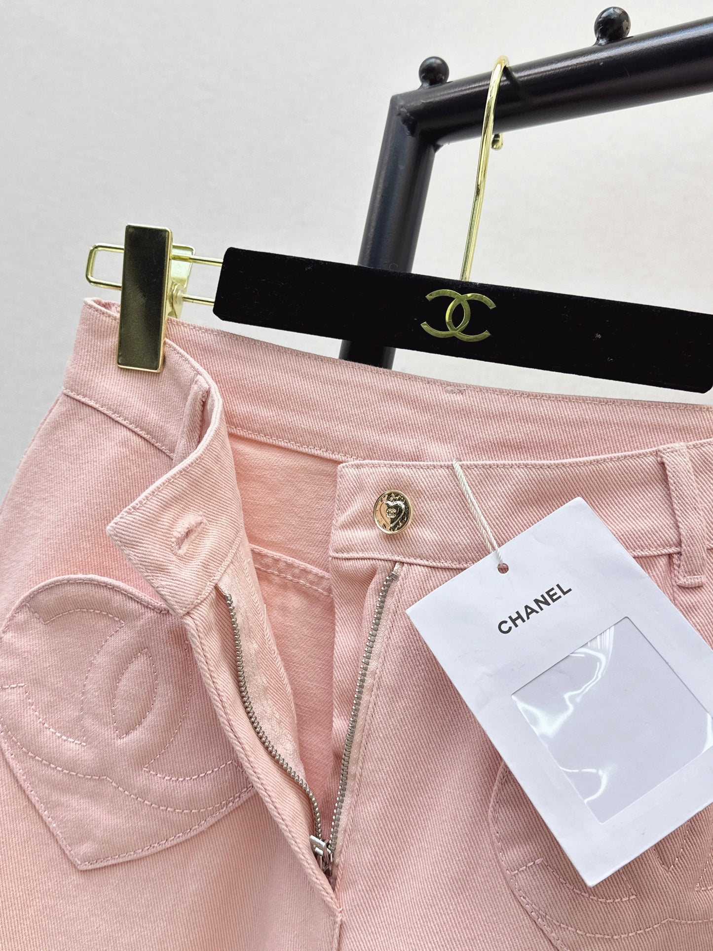 26SS NEUE Schlagjeans mit Herzmotiv