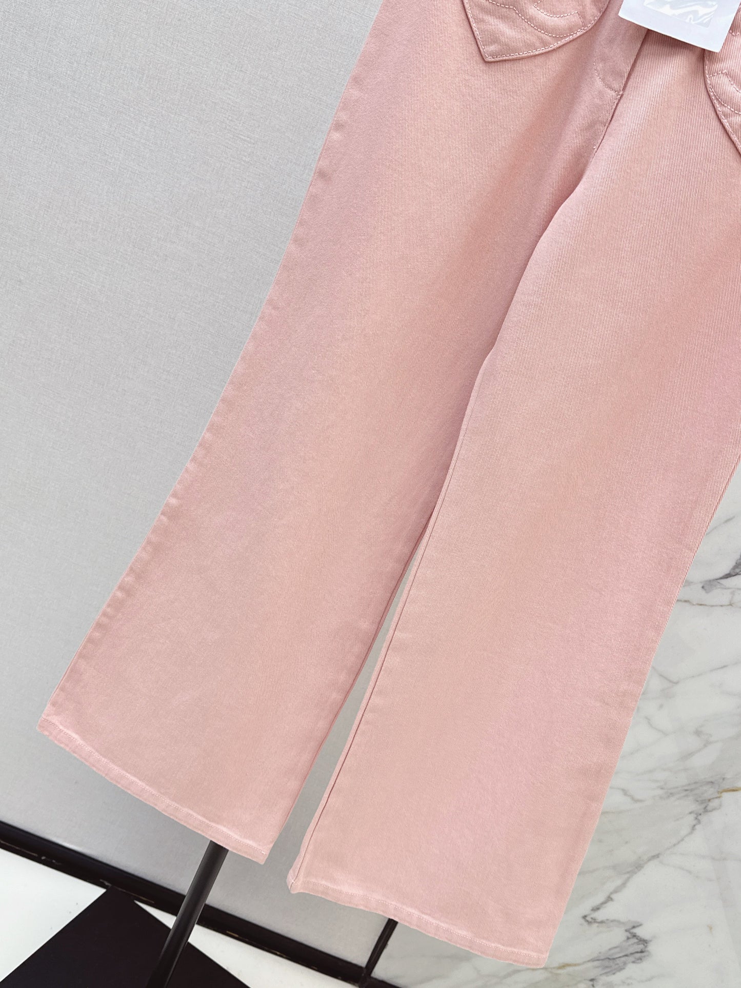 26SS NEUE Schlagjeans mit Herzmotiv