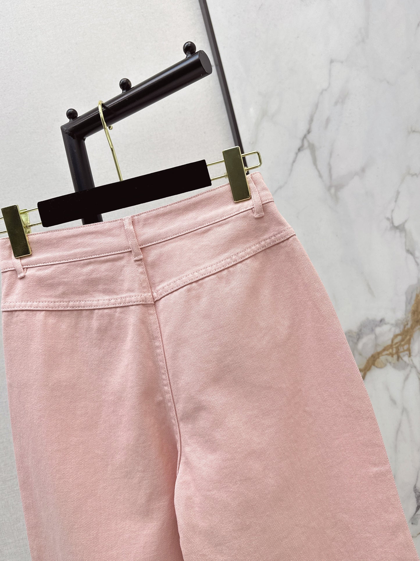26SS NEUE Schlagjeans mit Herzmotiv