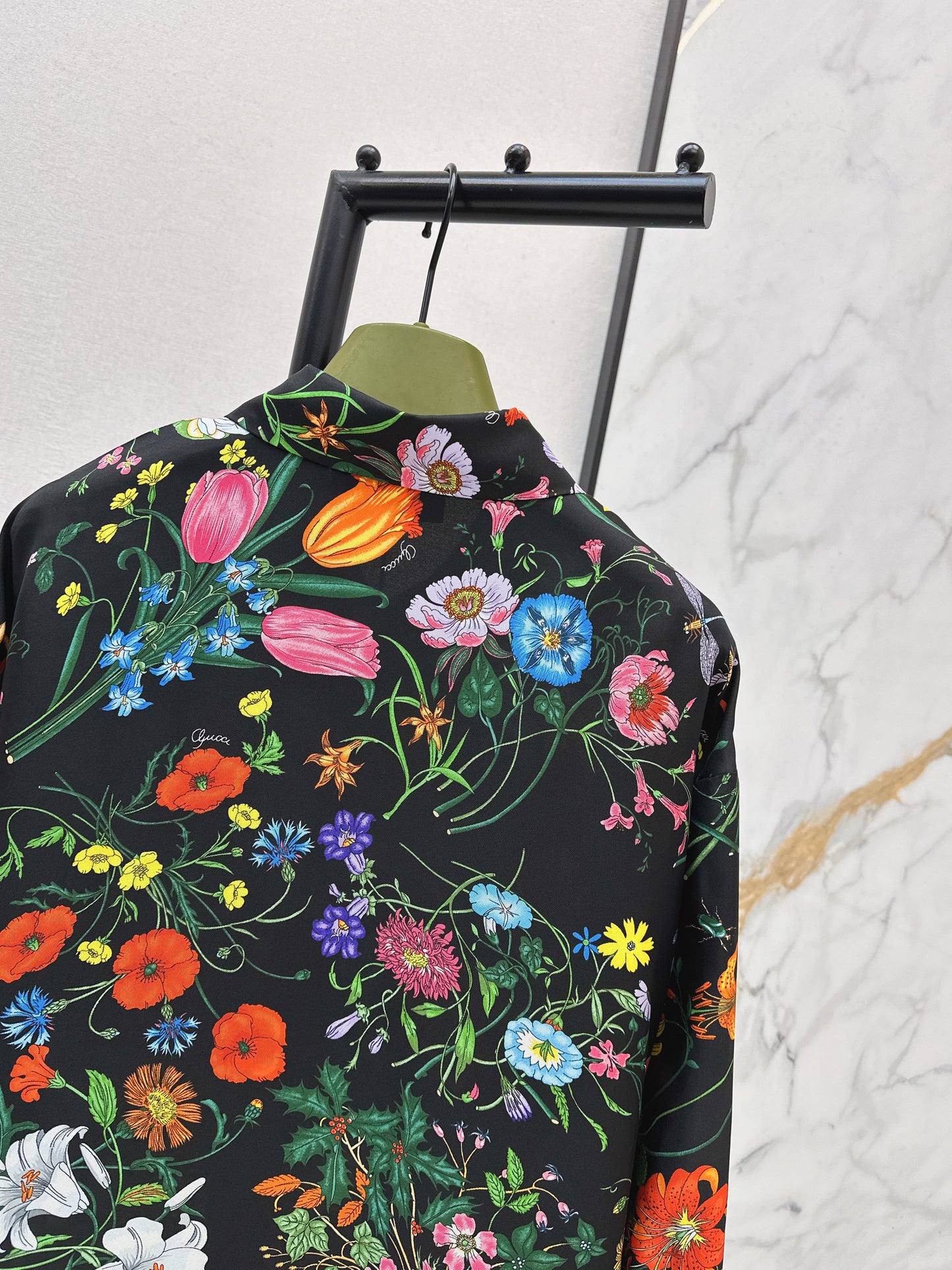 26SS NEUES bedrucktes florales Seidenhemd