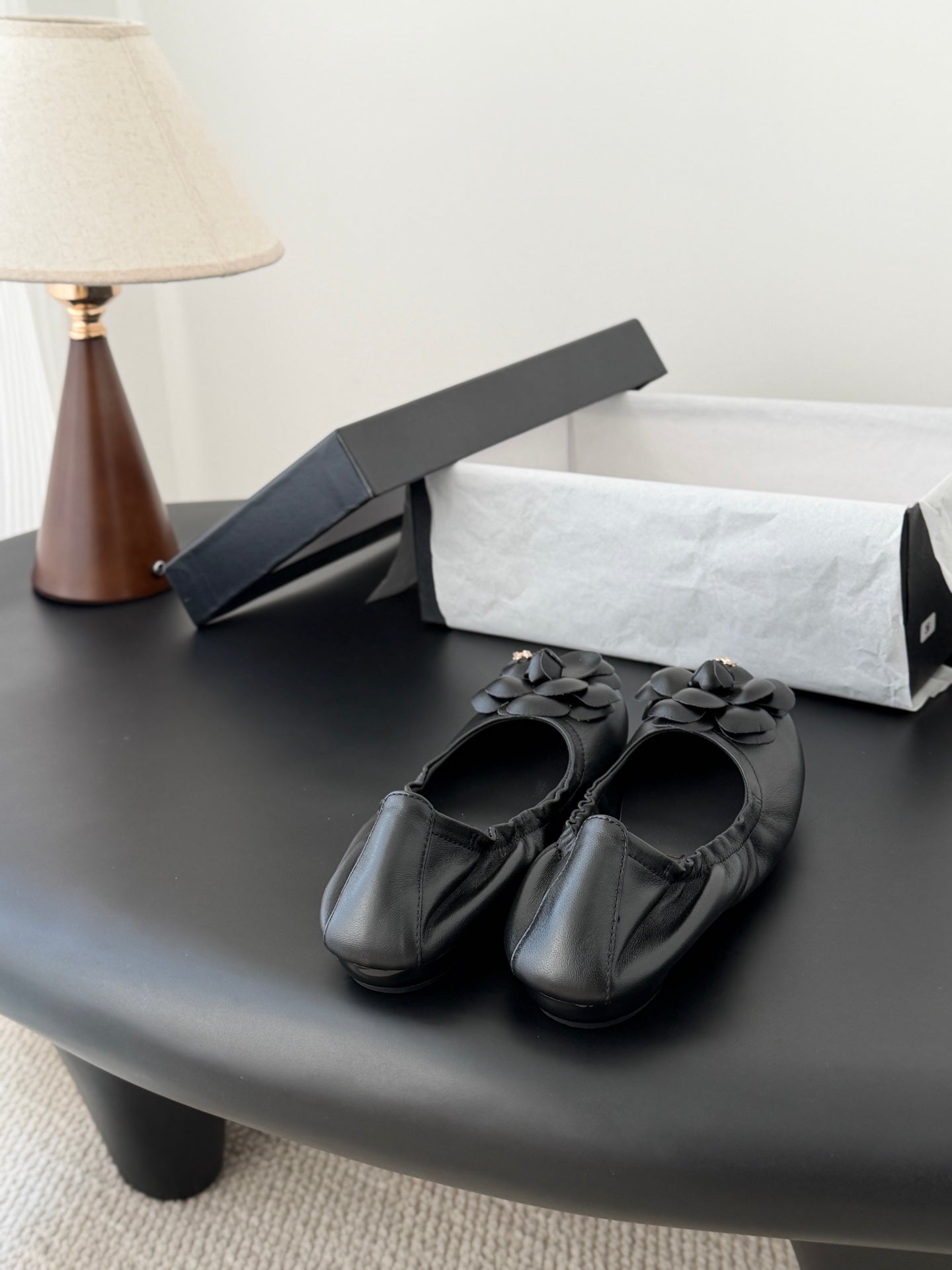 26SS NEUE Kamelien-Ballerinas