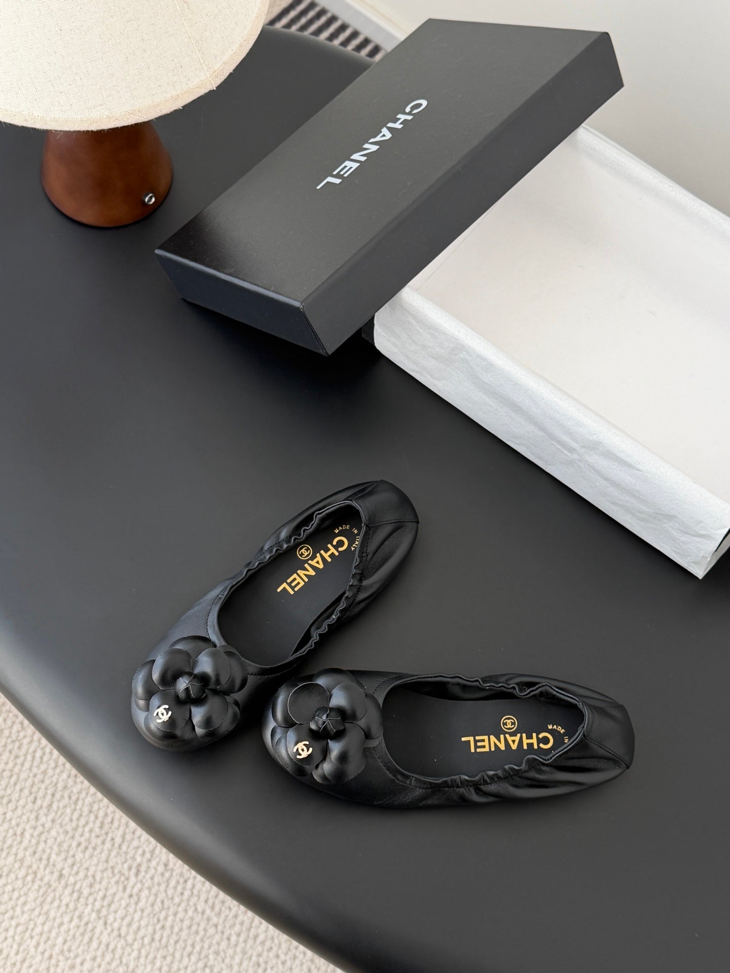 26SS NEUE Kamelien-Ballerinas