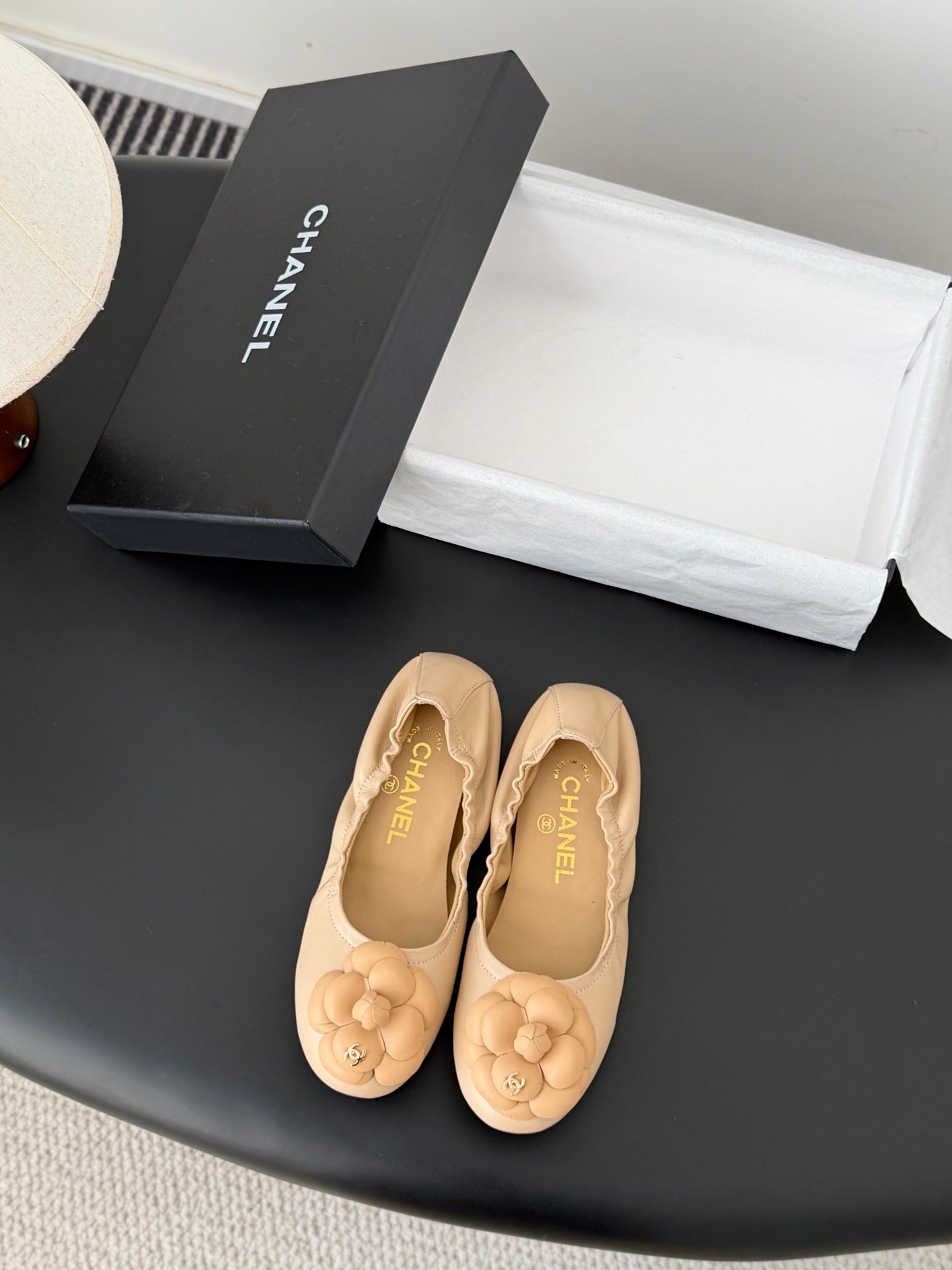 26SS NEUE Kamelien-Ballerinas