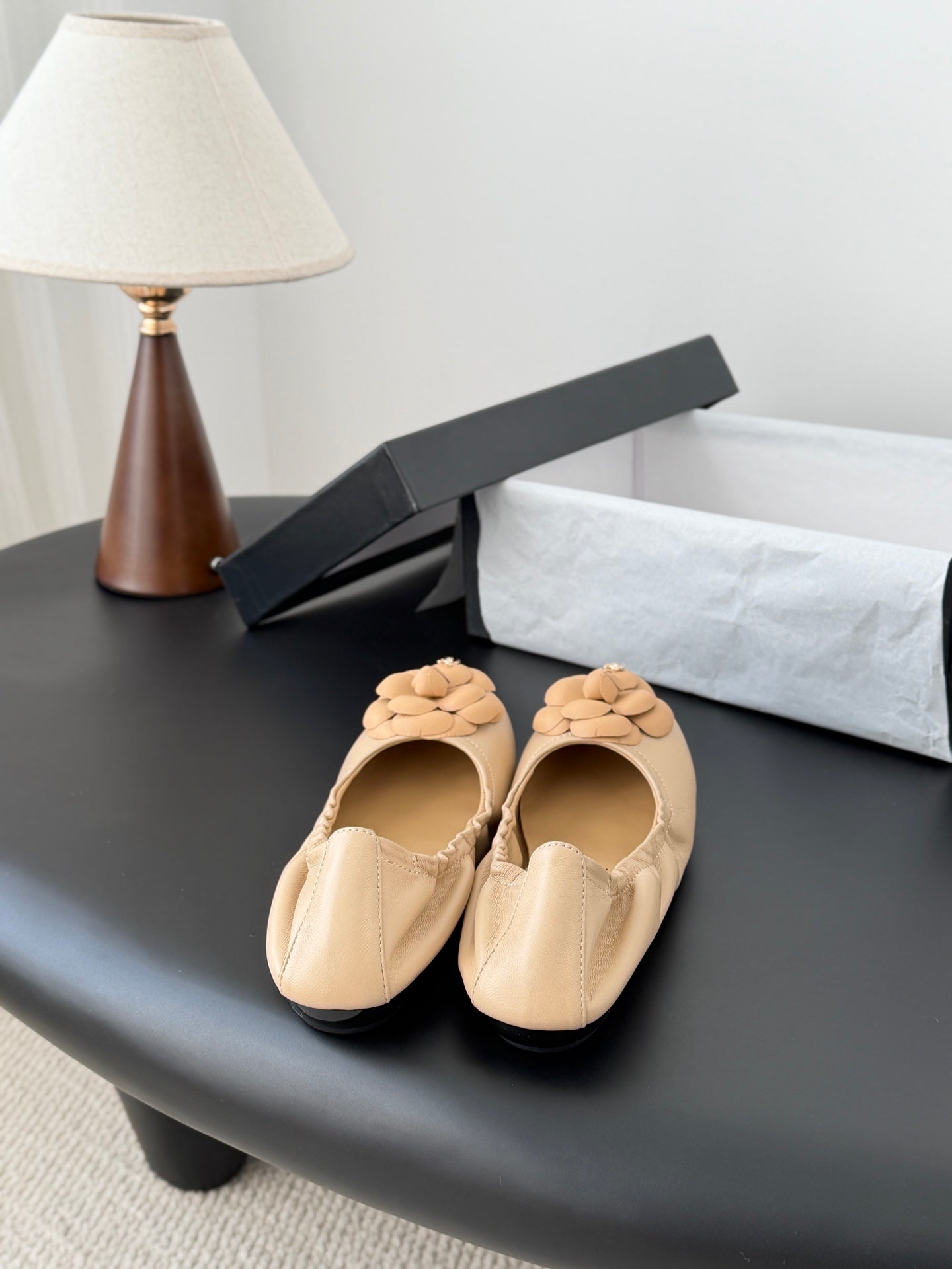 26SS NEUE Kamelien-Ballerinas