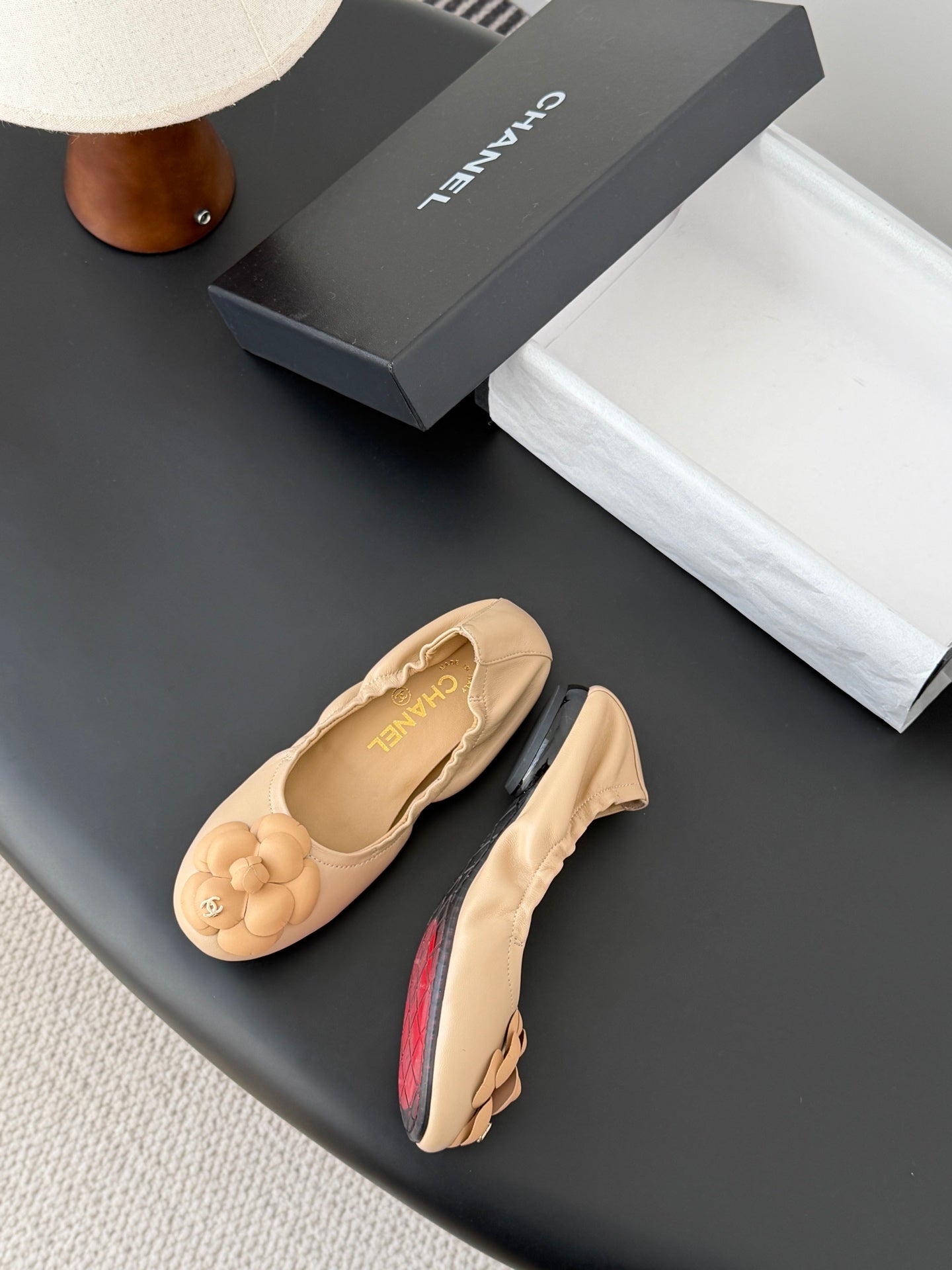 26SS NEUE Kamelien-Ballerinas