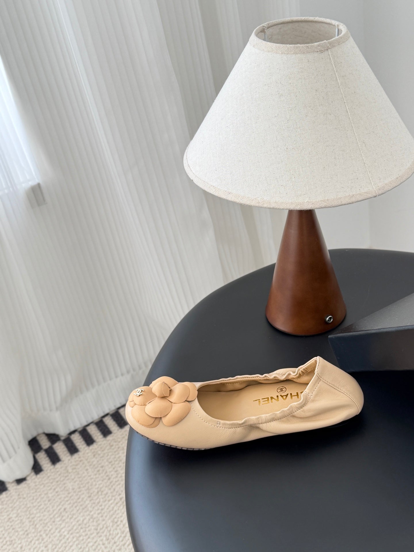 26SS NEUE Kamelien-Ballerinas