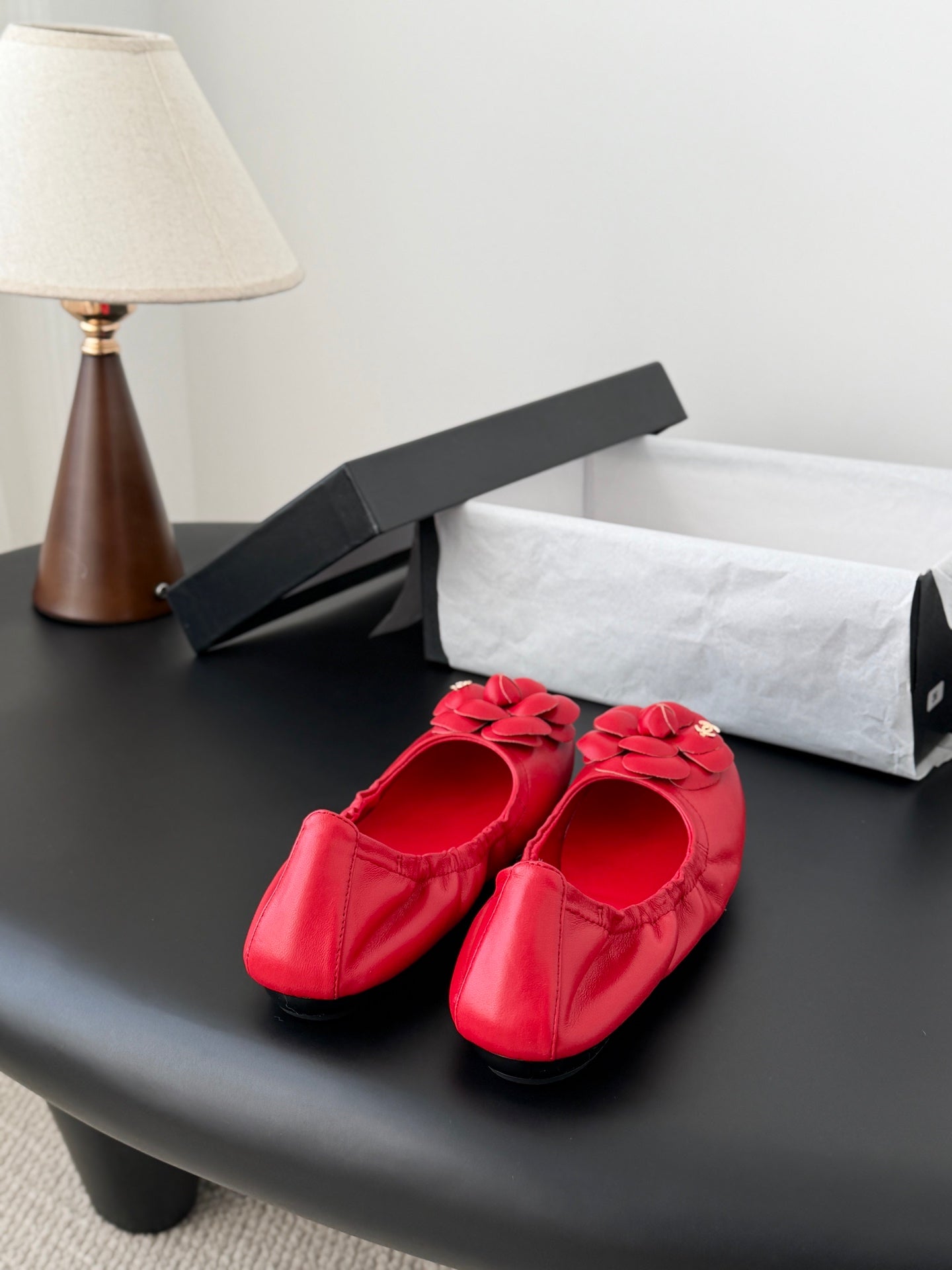 26SS NEUE Kamelien-Ballerinas