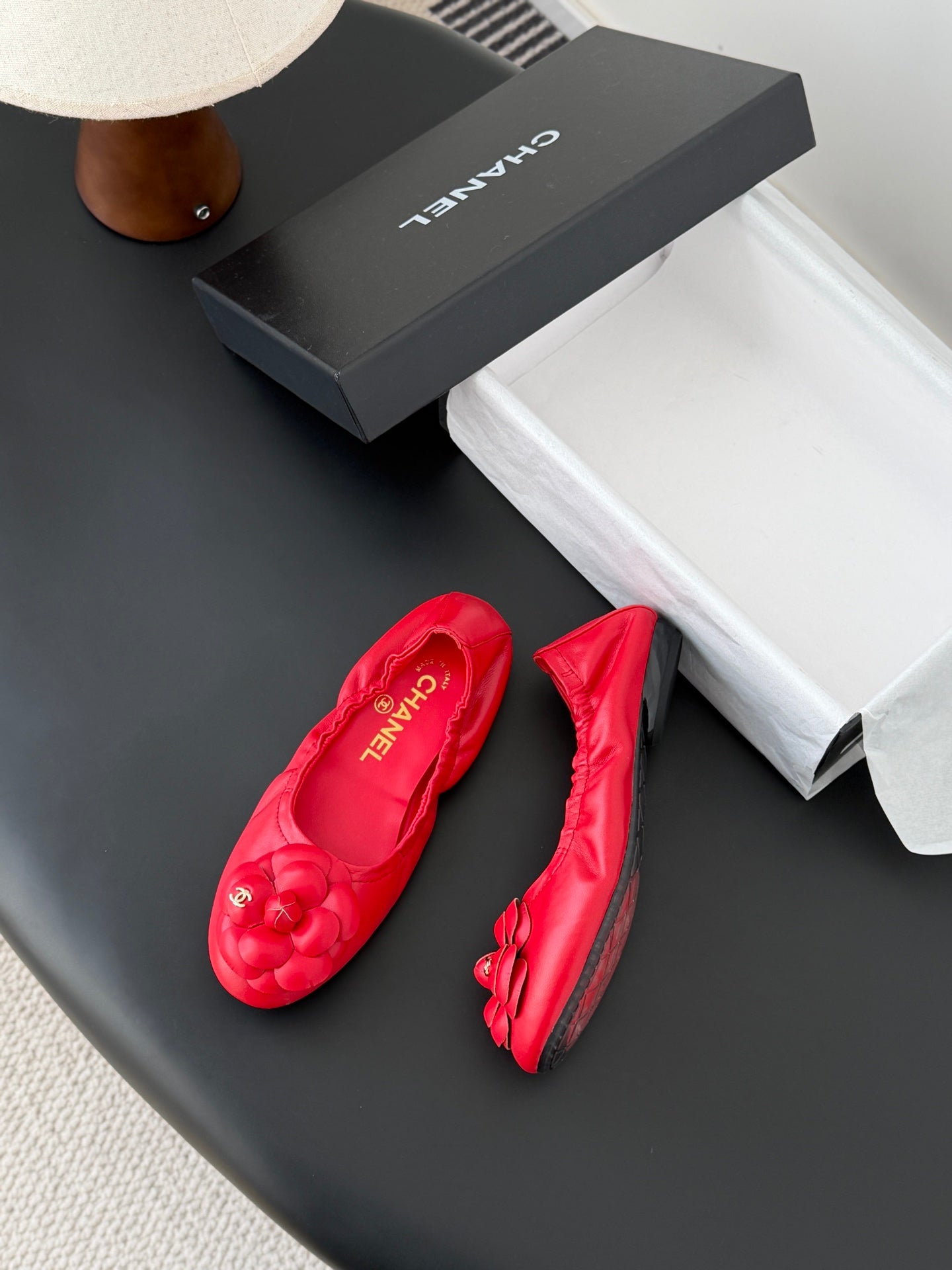 26SS NEUE Kamelien-Ballerinas