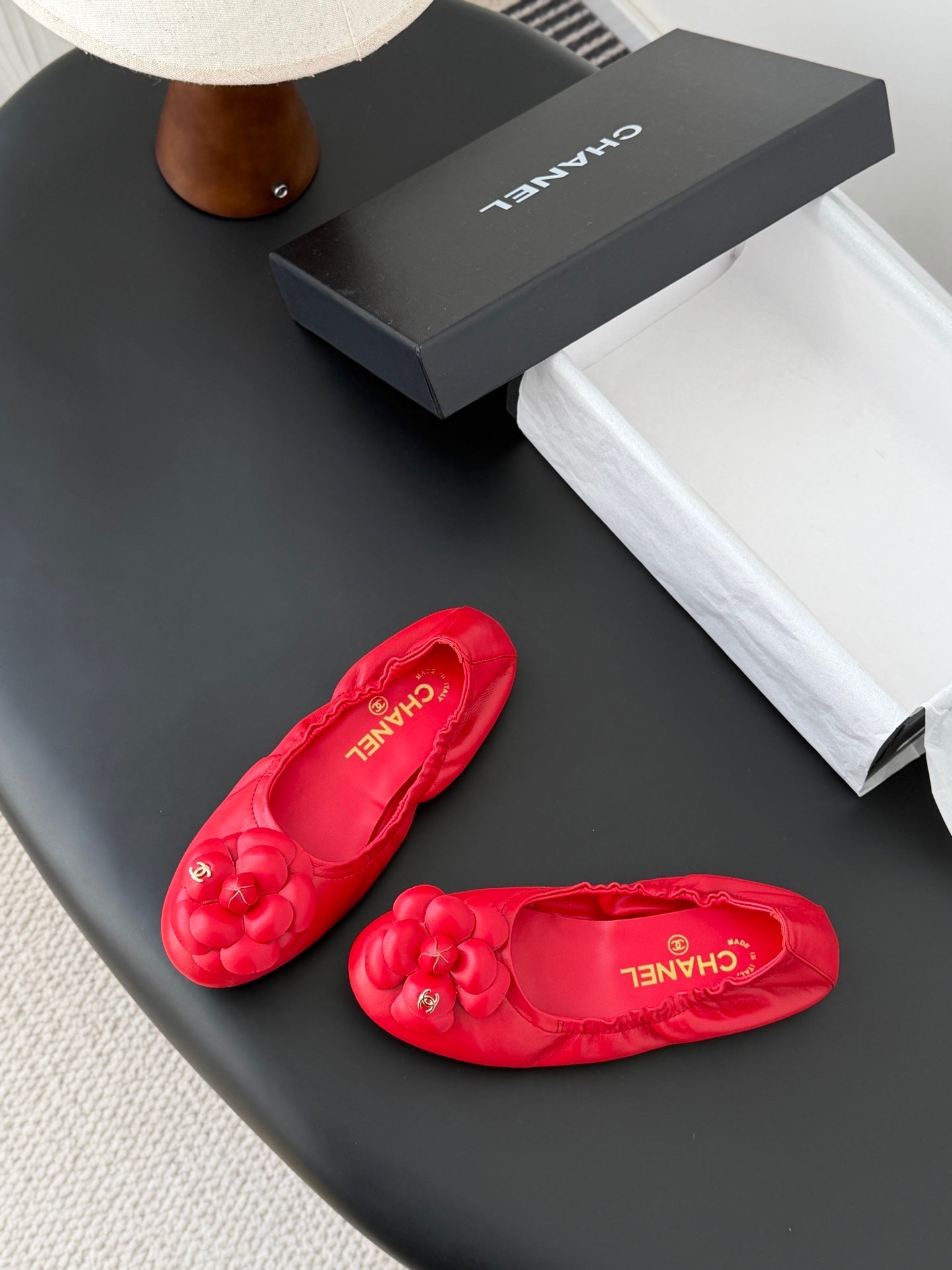 26SS NEUE Kamelien-Ballerinas
