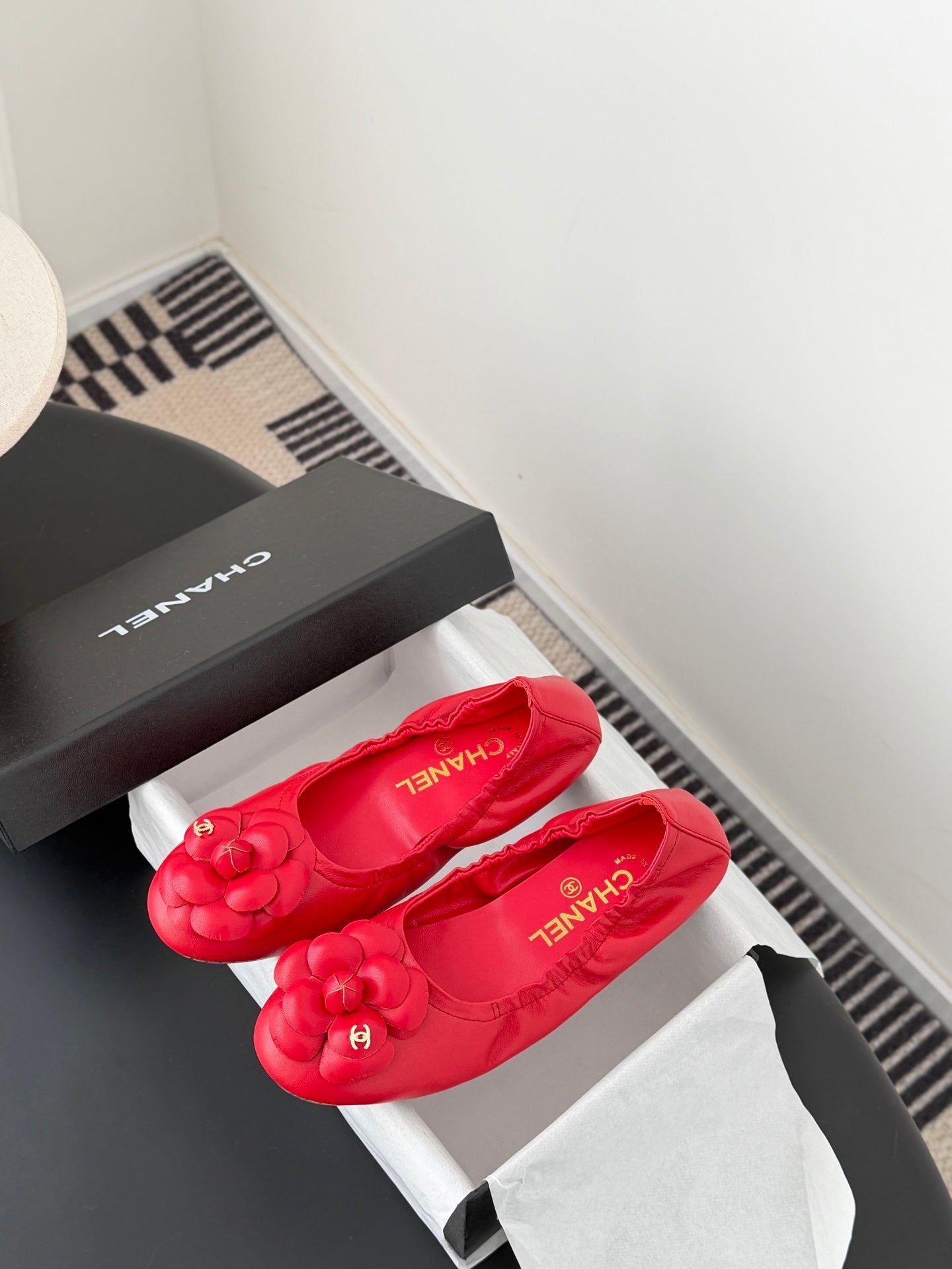 26SS NEUE Kamelien-Ballerinas