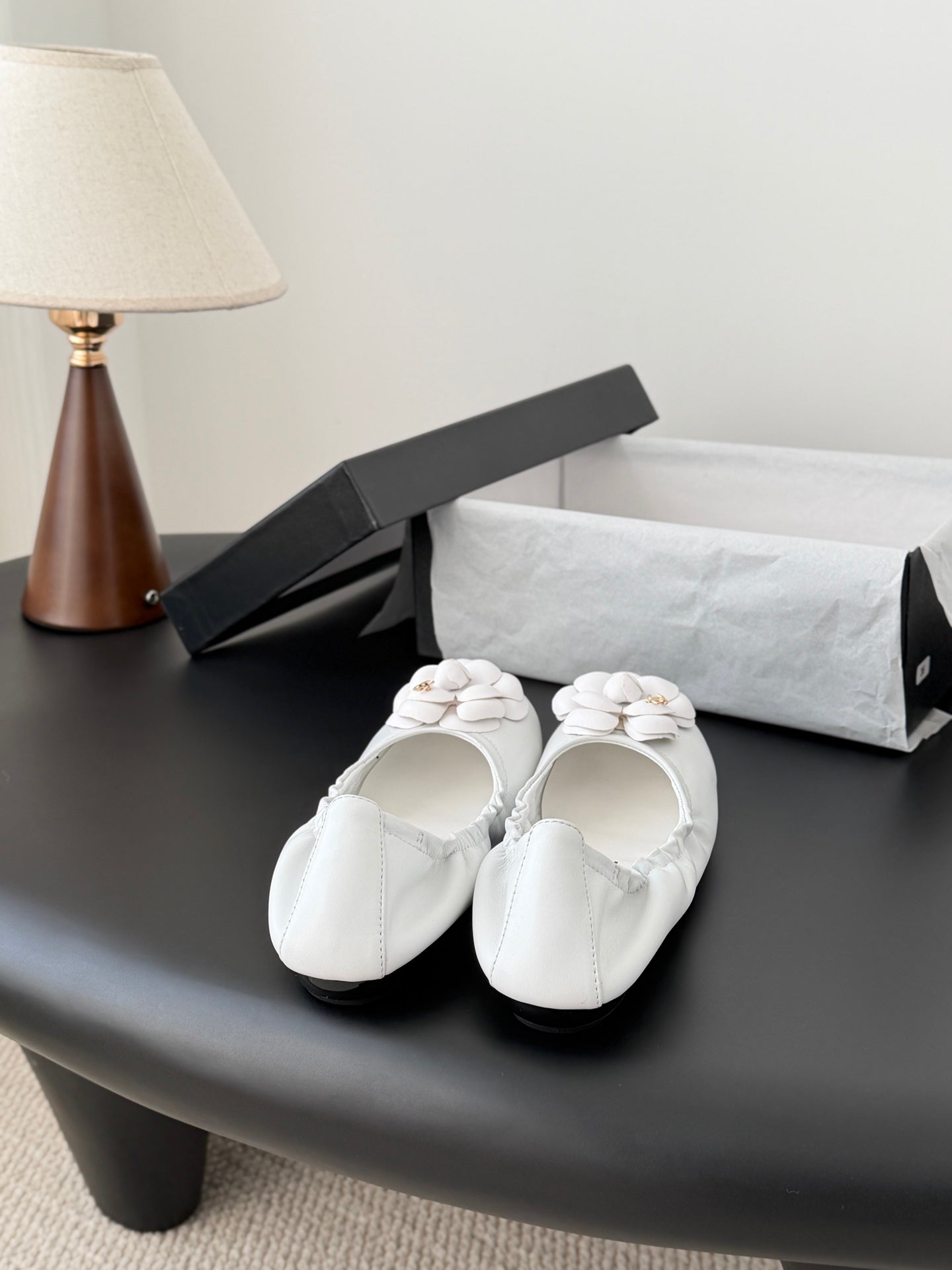 26SS NEUE Kamelien-Ballerinas