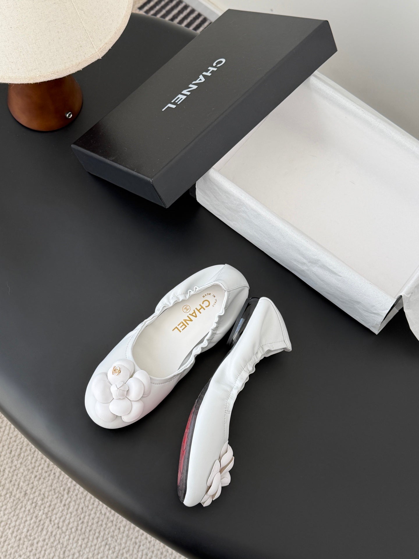 26SS NEUE Kamelien-Ballerinas