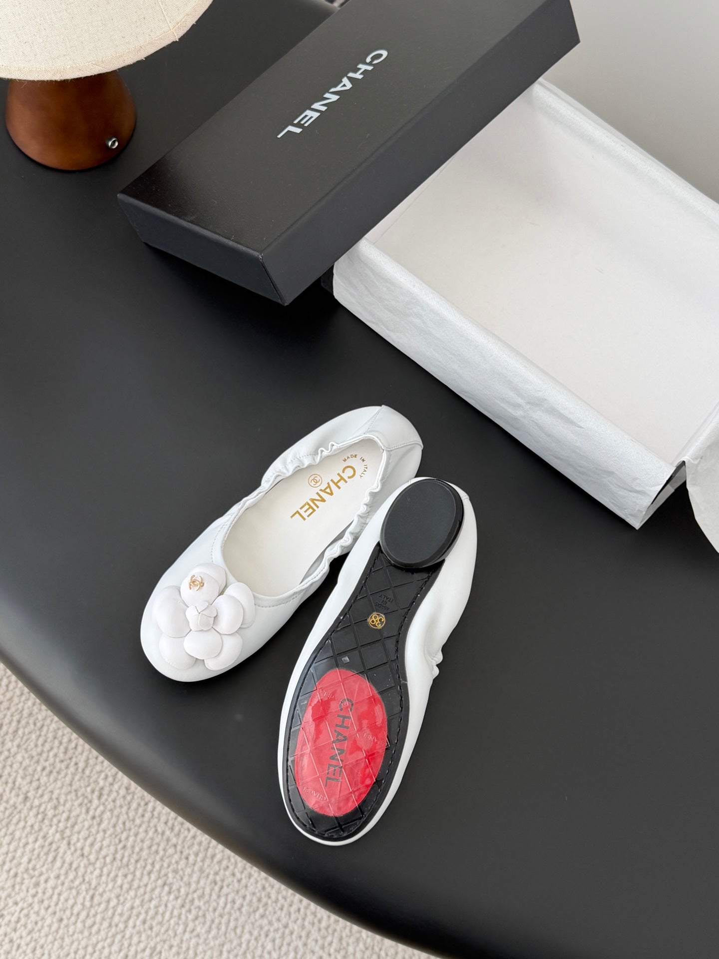 26SS NEUE Kamelien-Ballerinas