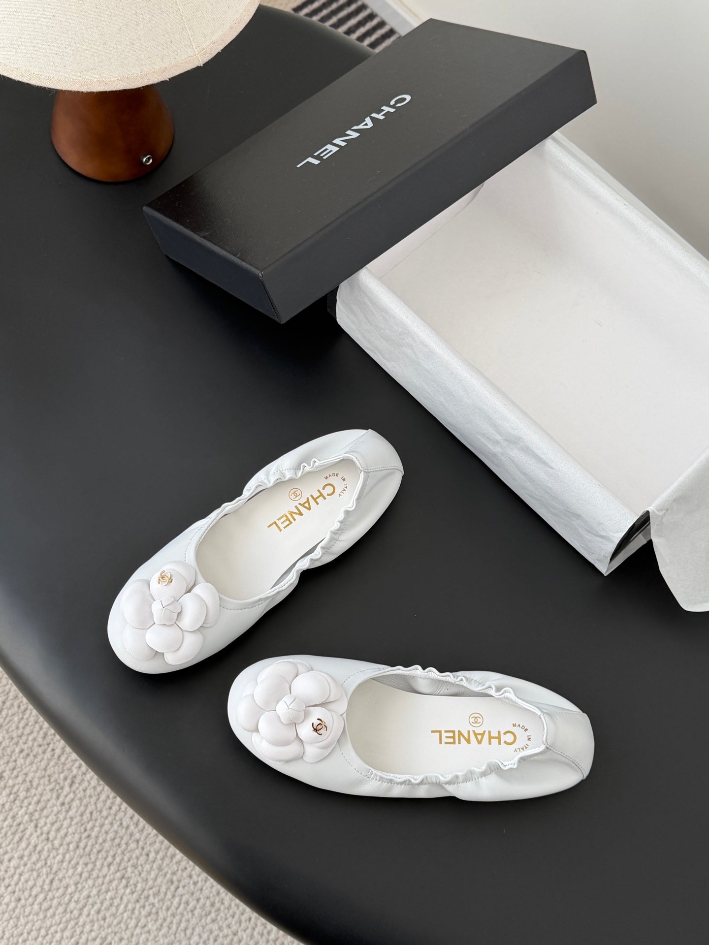 26SS NEUE Kamelien-Ballerinas