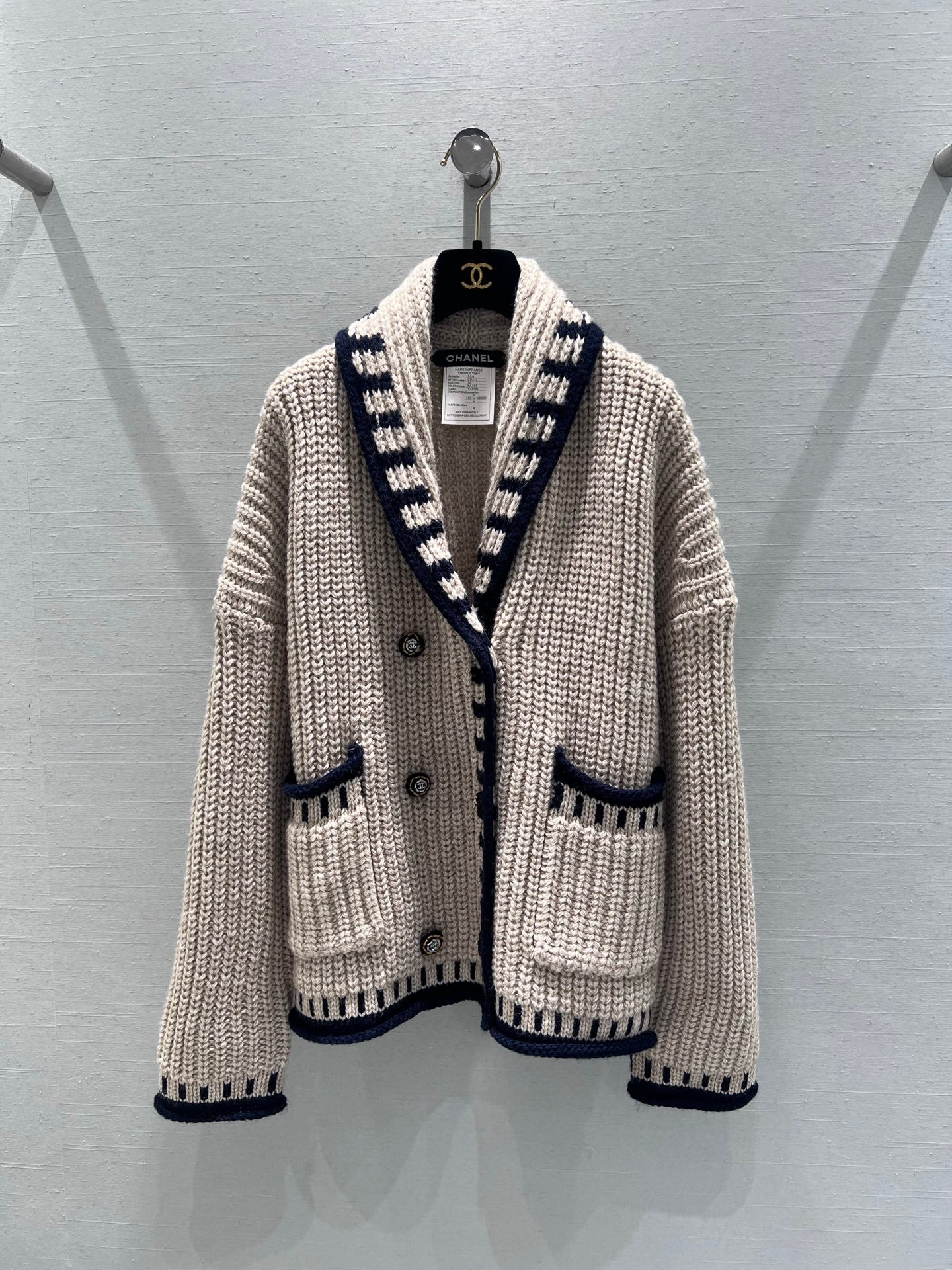 26SS NEUE Retro-Strickjacke mit Kragen und grobem Häkelmuster