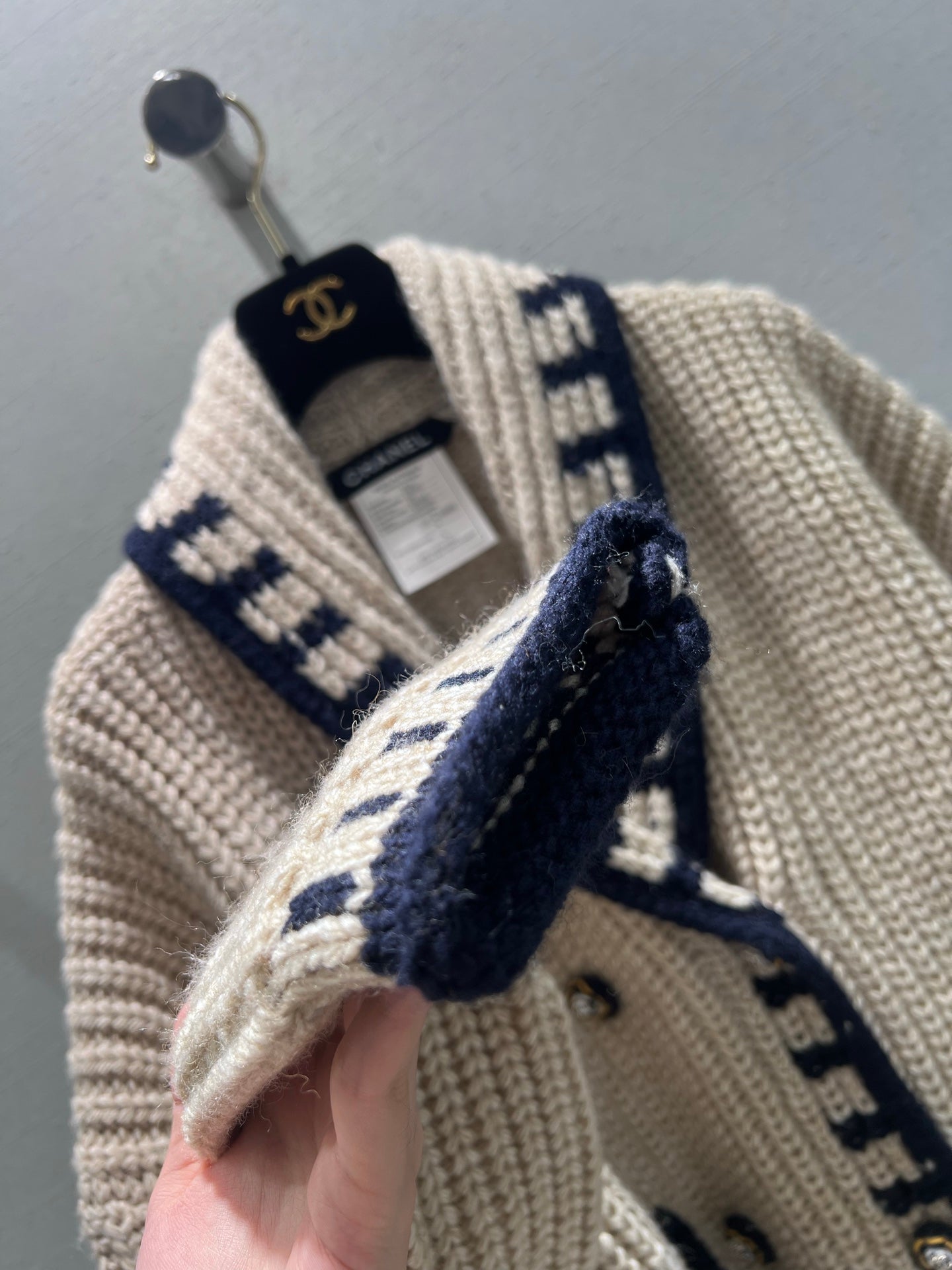 26SS NEUE Retro-Strickjacke mit Kragen und grobem Häkelmuster