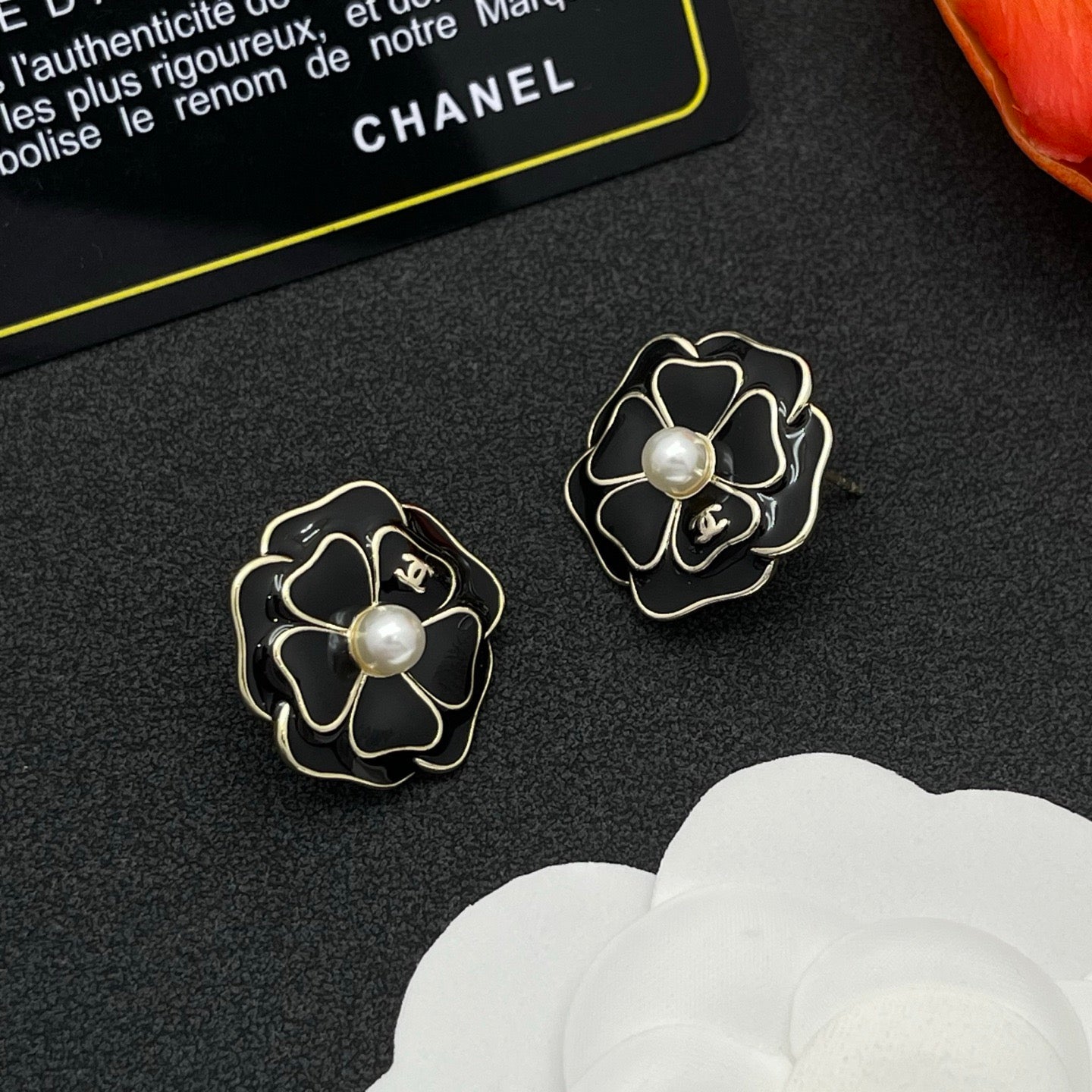 🔥HEISS🔥26SS NEUE Ohrstecker mit schwarzen Blumen