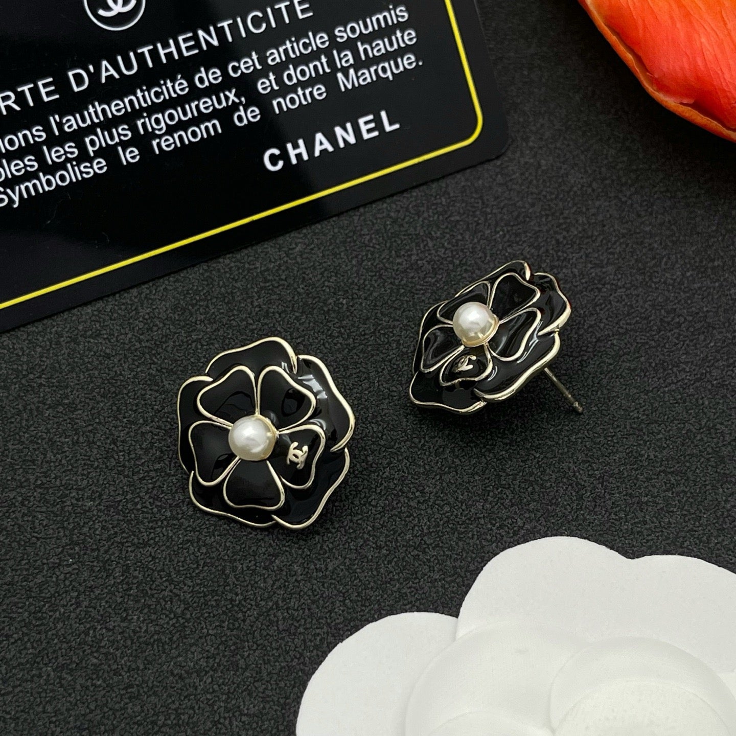 🔥HEISS🔥26SS NEUE Ohrstecker mit schwarzen Blumen