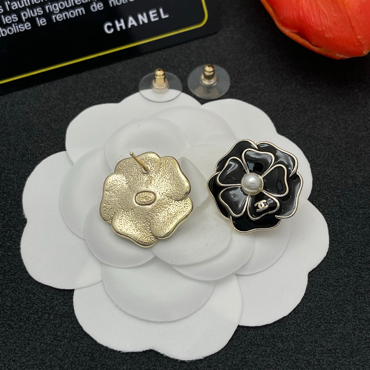 🔥HEISS🔥26SS NEUE Ohrstecker mit schwarzen Blumen