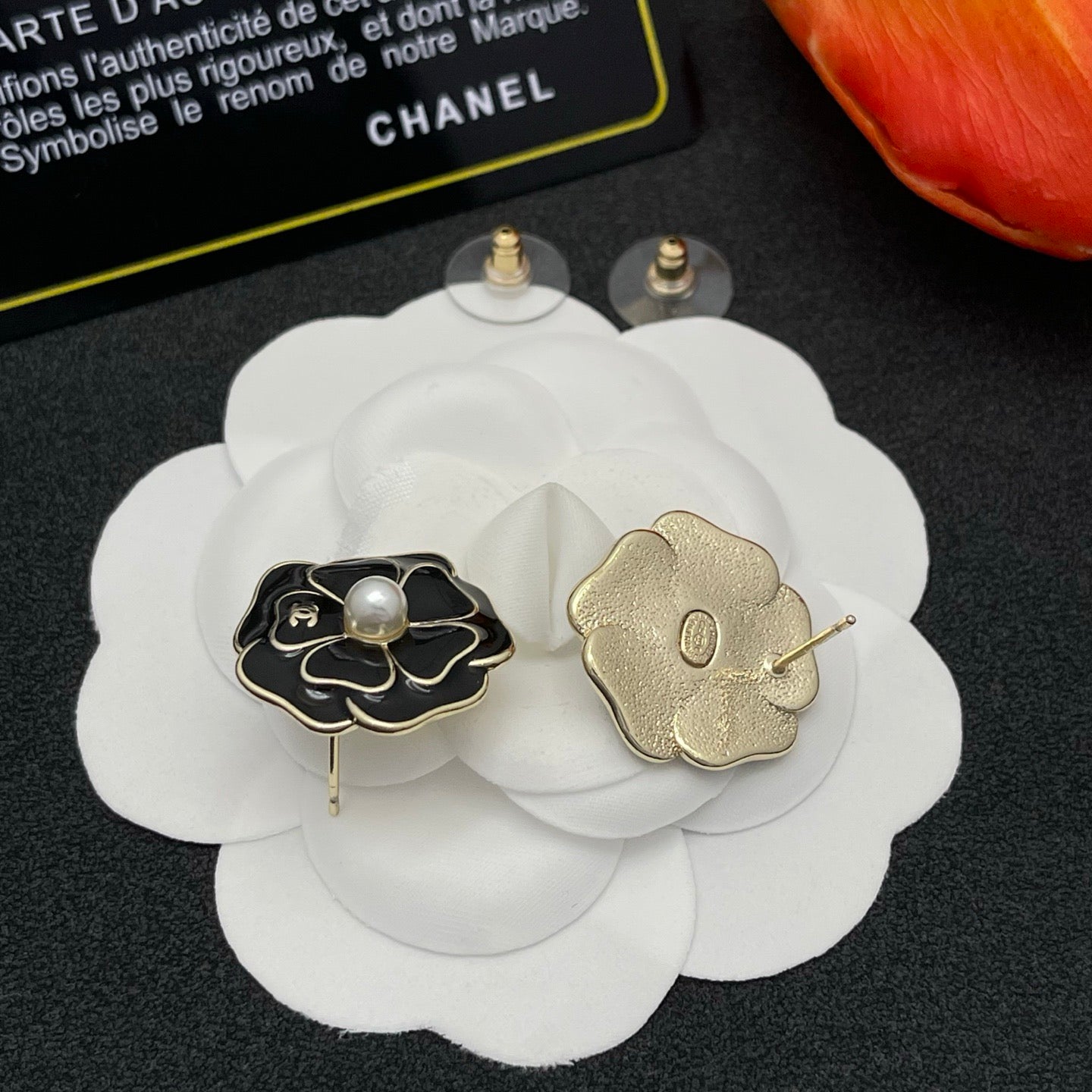 🔥HEISS🔥26SS NEUE Ohrstecker mit schwarzen Blumen